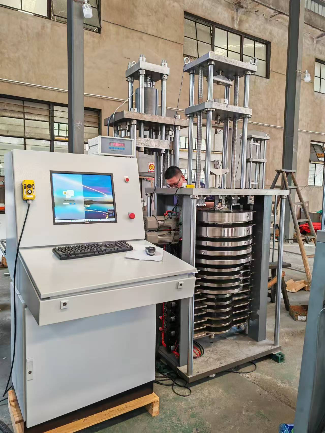 Deadweight Force Standard Machine