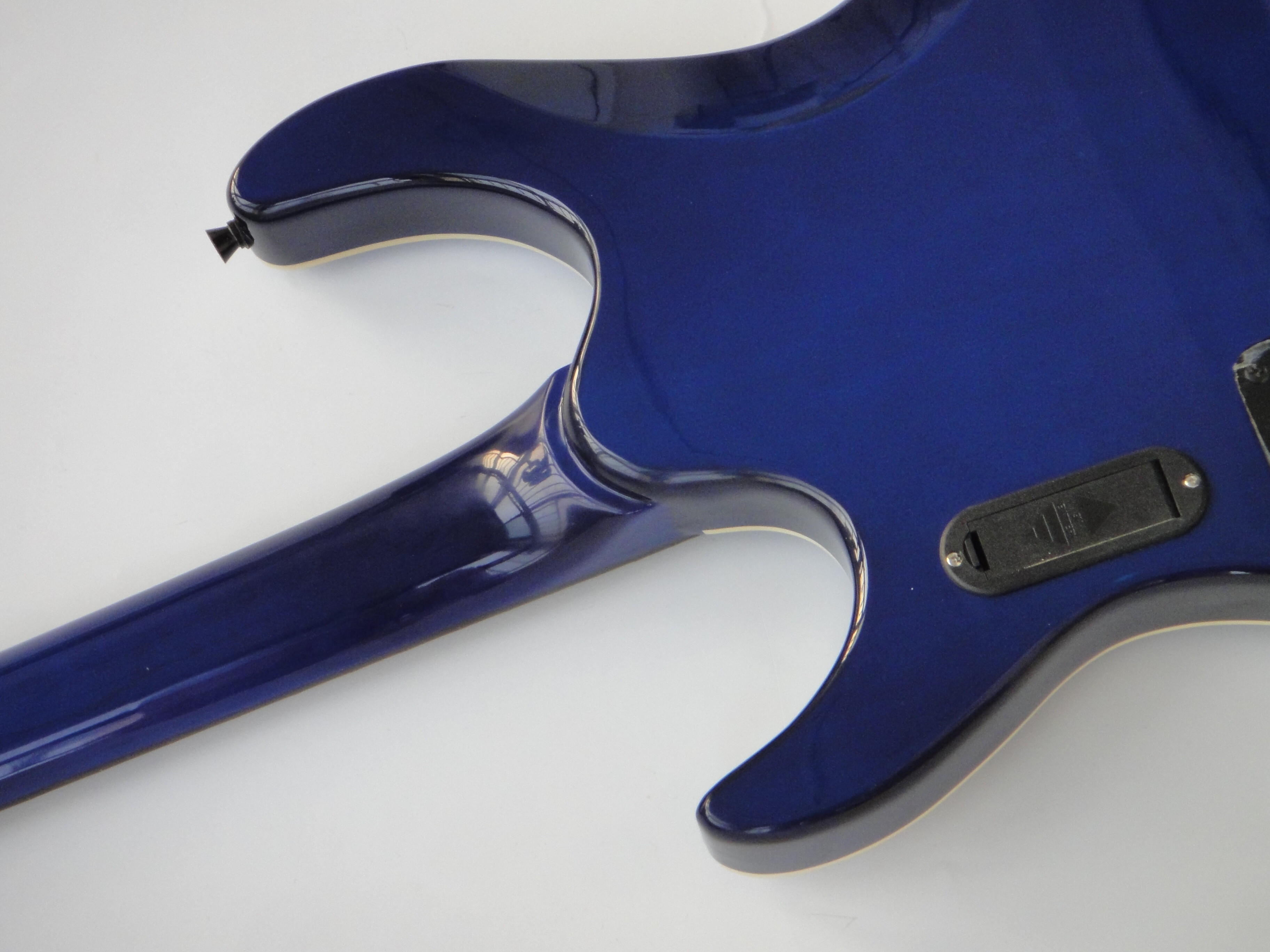 Afanti Customized Hh Double Locking Tremolo Flamed Blue Headless Electric Guitar