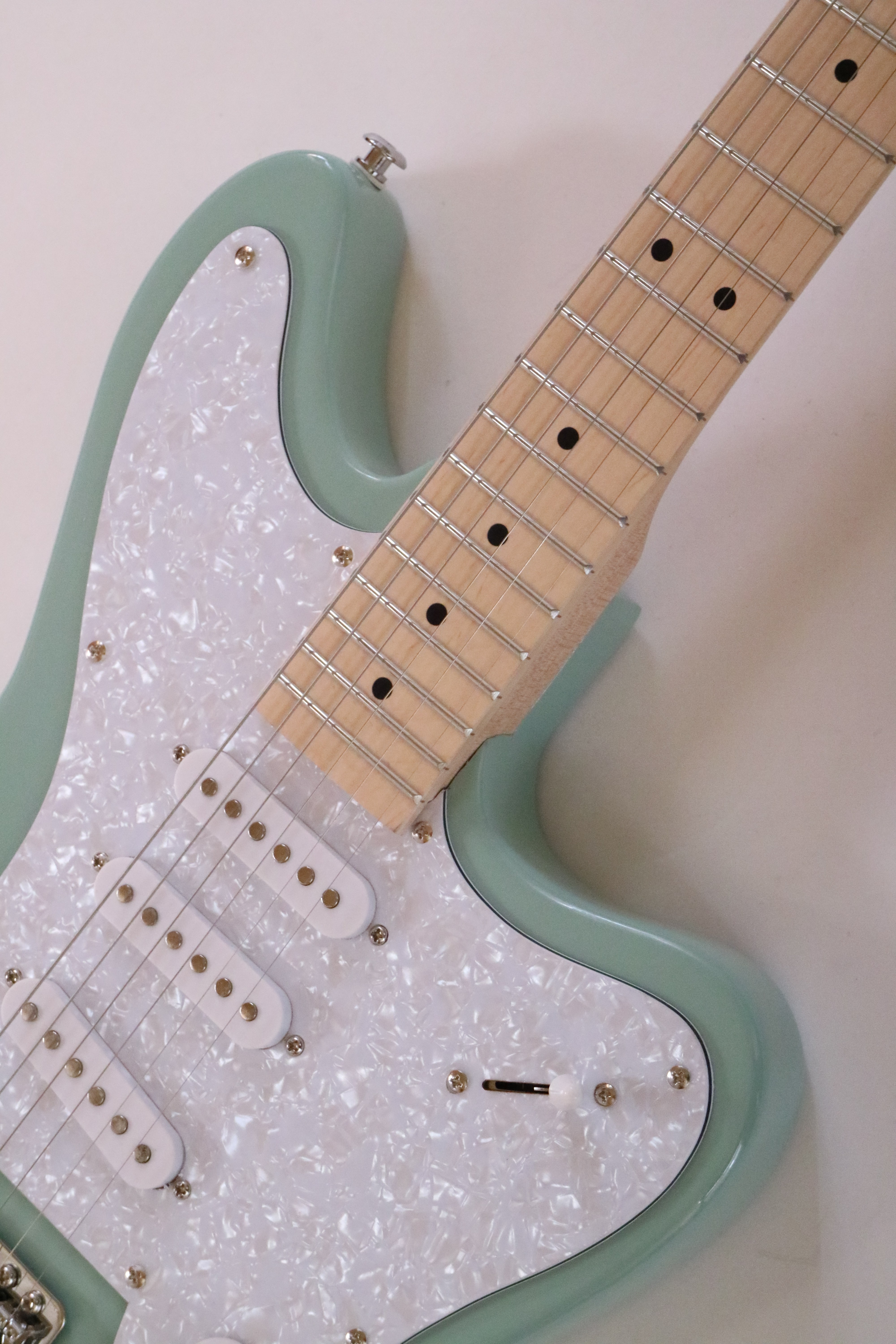 Afanti Customized SSS Pickup Tremolo Bridge Maple Fingerboard Green Electric Guitar
