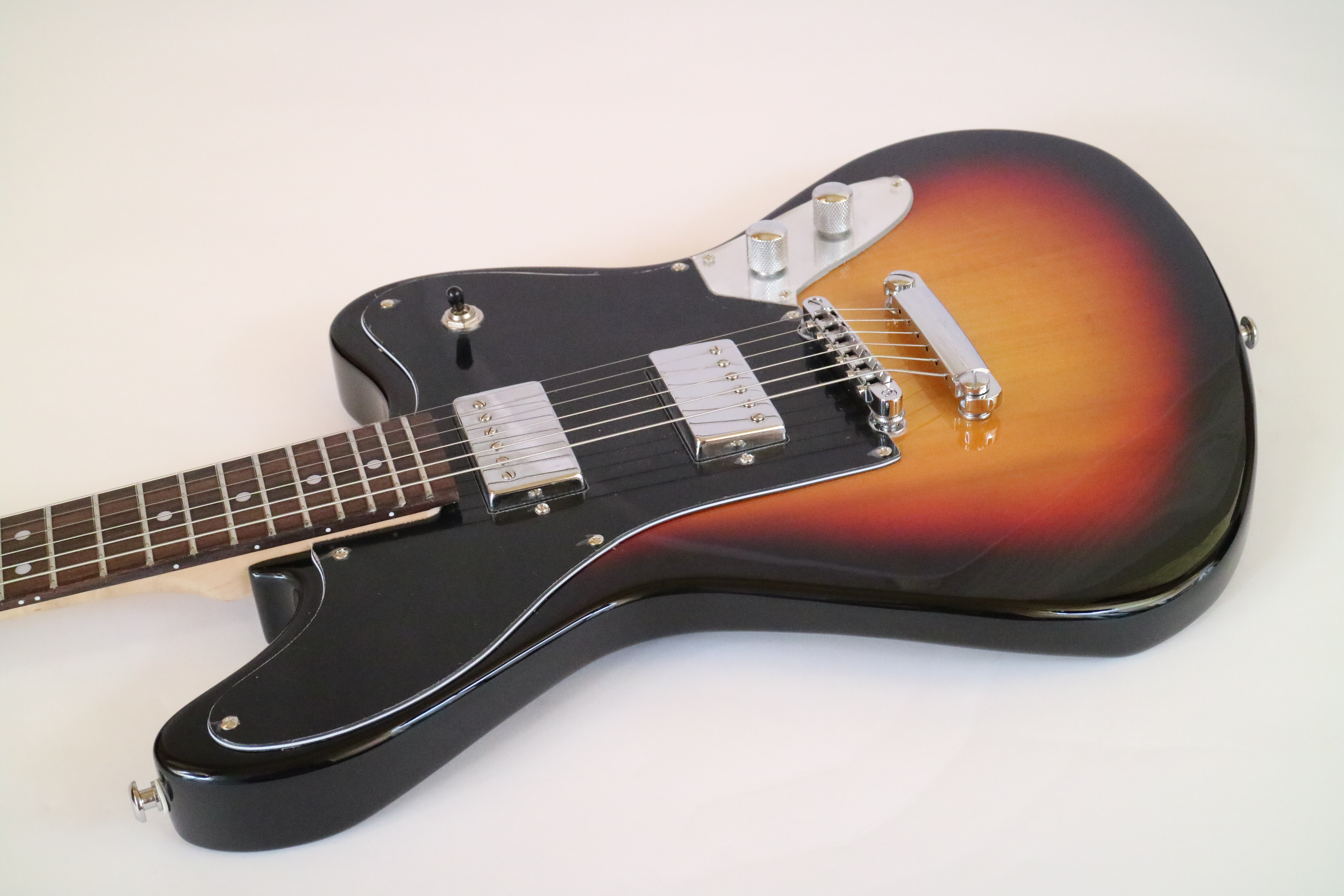 Afanti Customized Hh Pickup Maple Neck 6 String Sunburst Electric Guitar