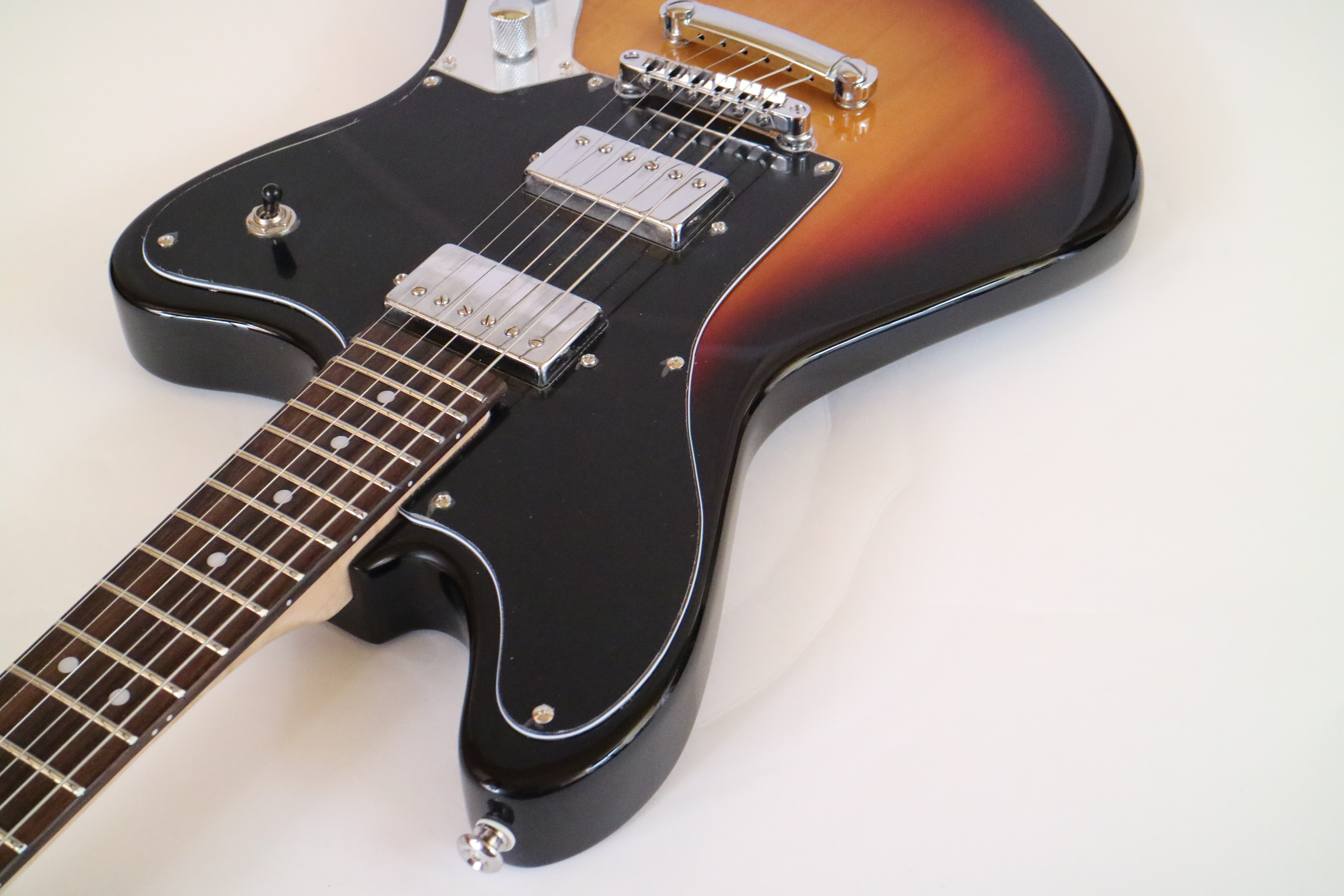 Afanti Customized Hh Pickup Maple Neck 6 String Sunburst Electric Guitar
