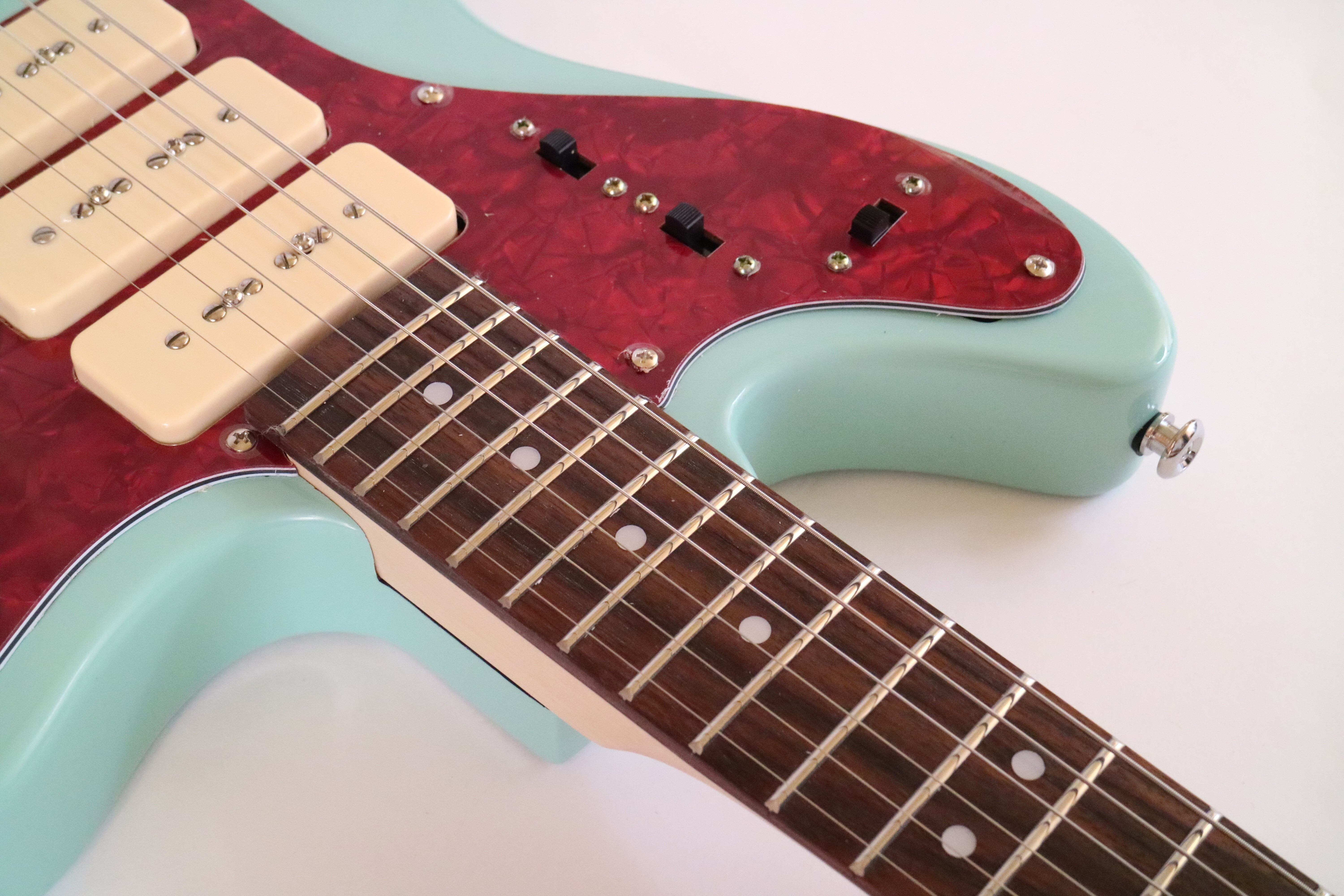 Afanti Customized Basswood Body Maple Neck 6 String Electric Guitar