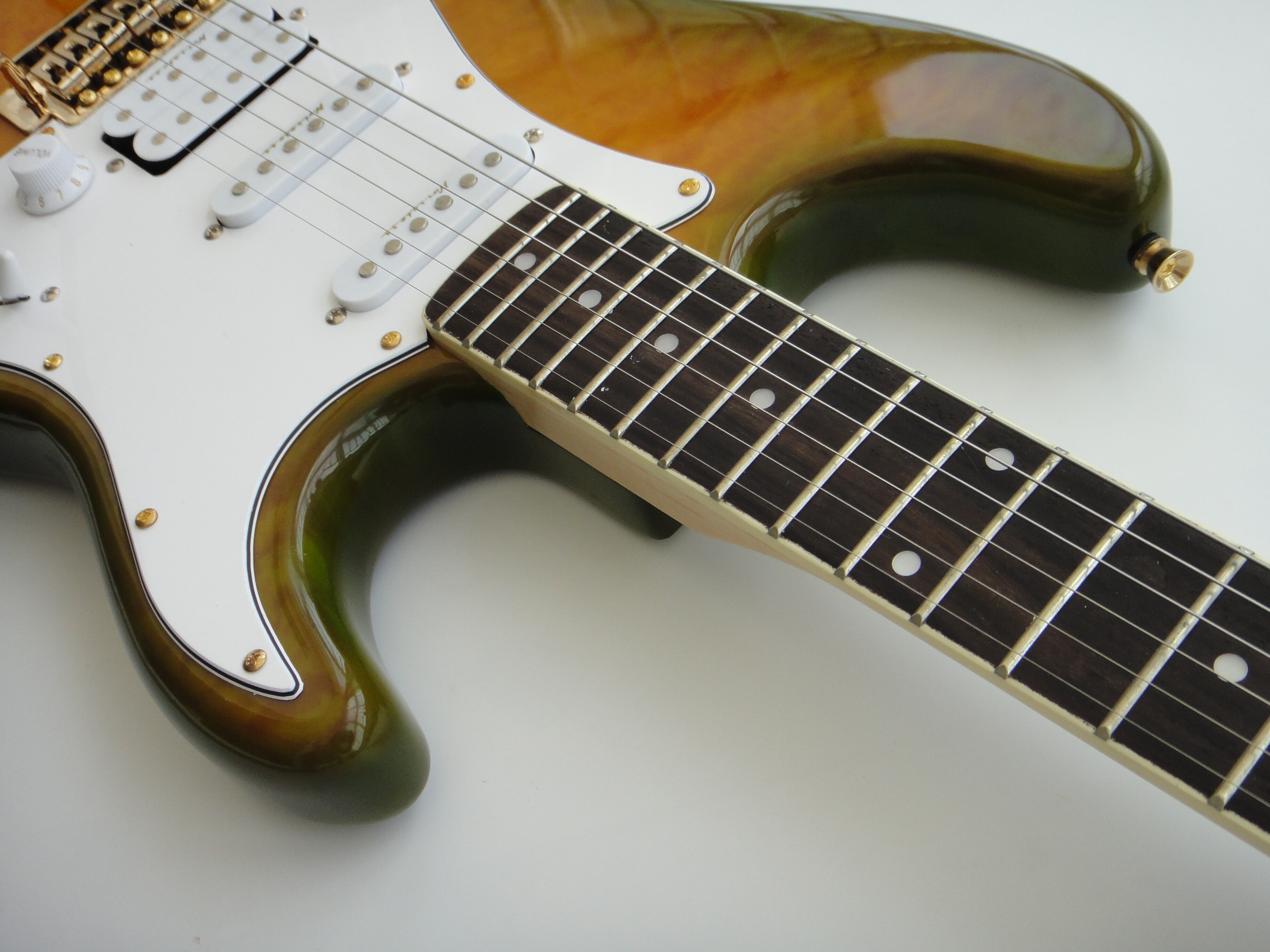 Afanti Customized Basswood Body with Quilted Maple Top Electric Guitar