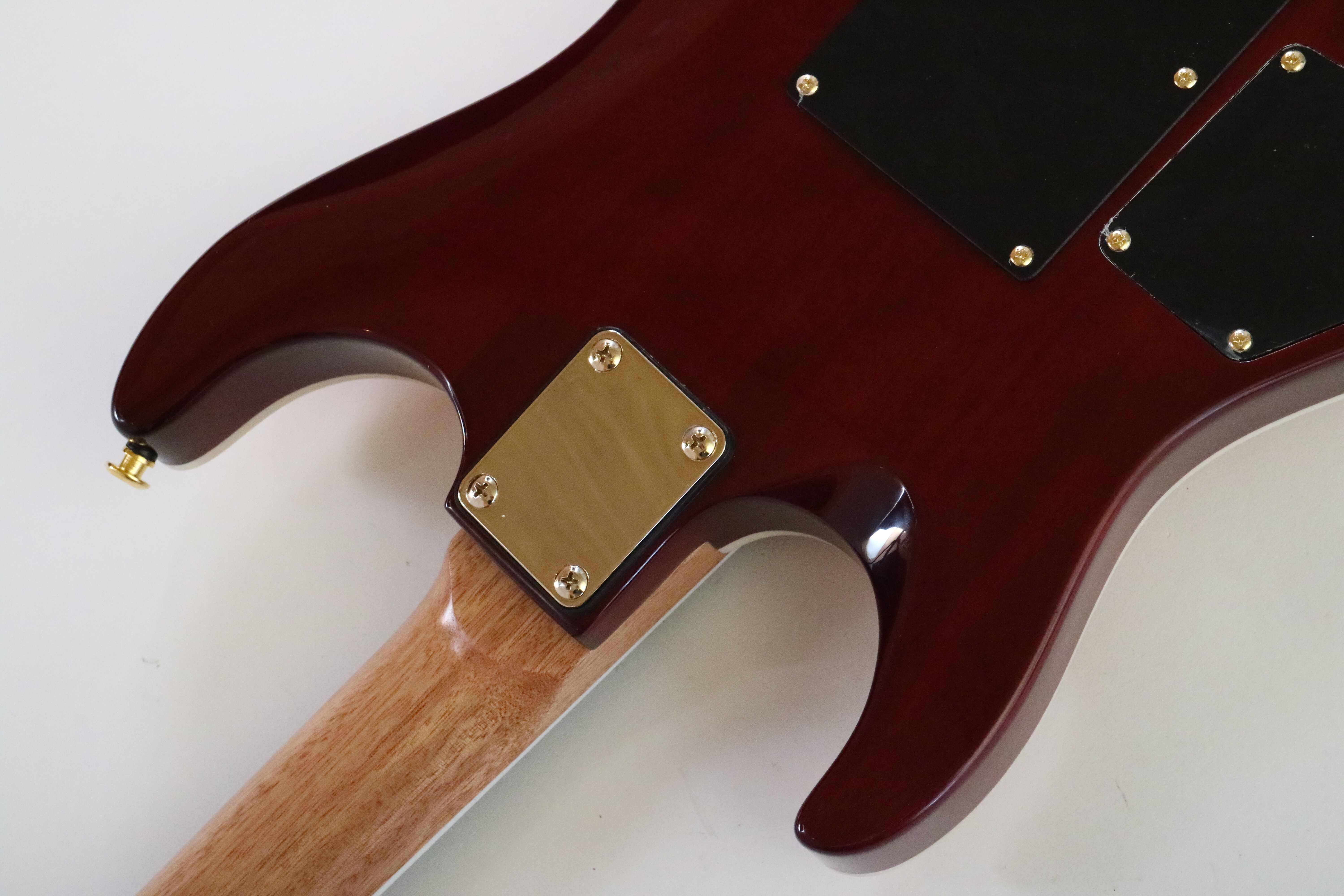 Afanti Customized Sh Mahogany Body with Quilted Maple Veneer Electric Guitar
