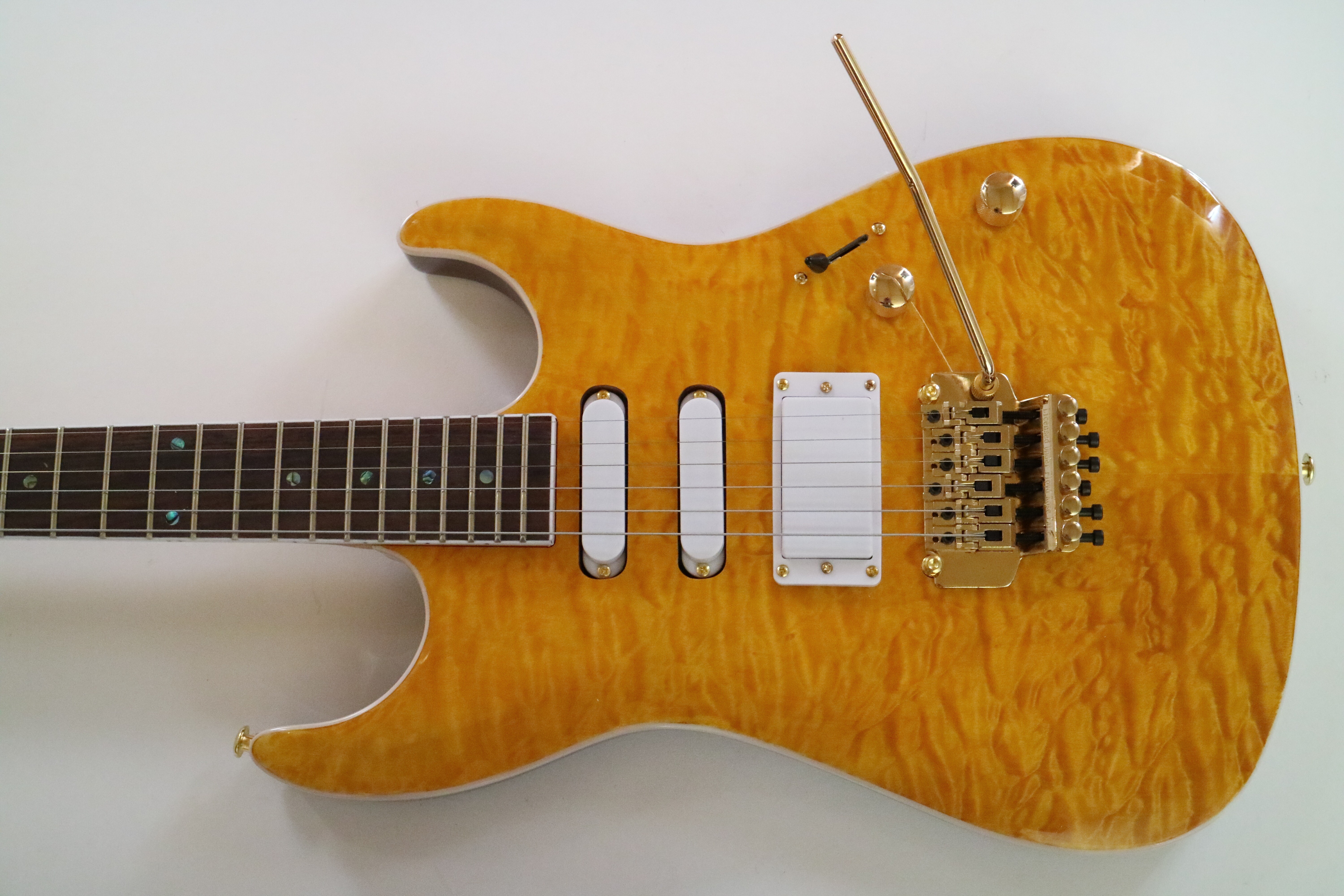 Afanti Customized Sh Mahogany Body with Quilted Maple Veneer Electric Guitar