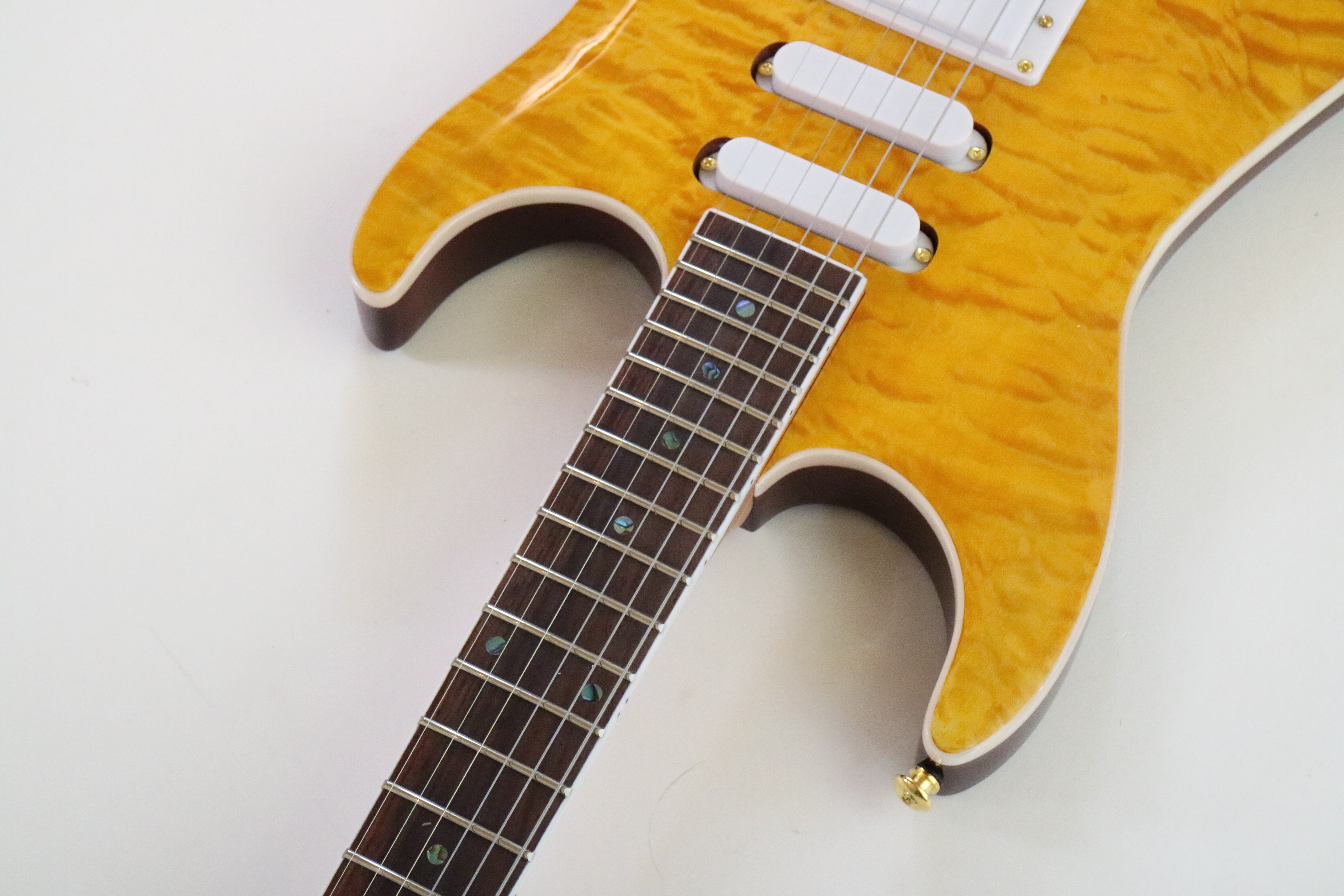 Afanti Customized Sh Mahogany Body with Quilted Maple Veneer Electric Guitar