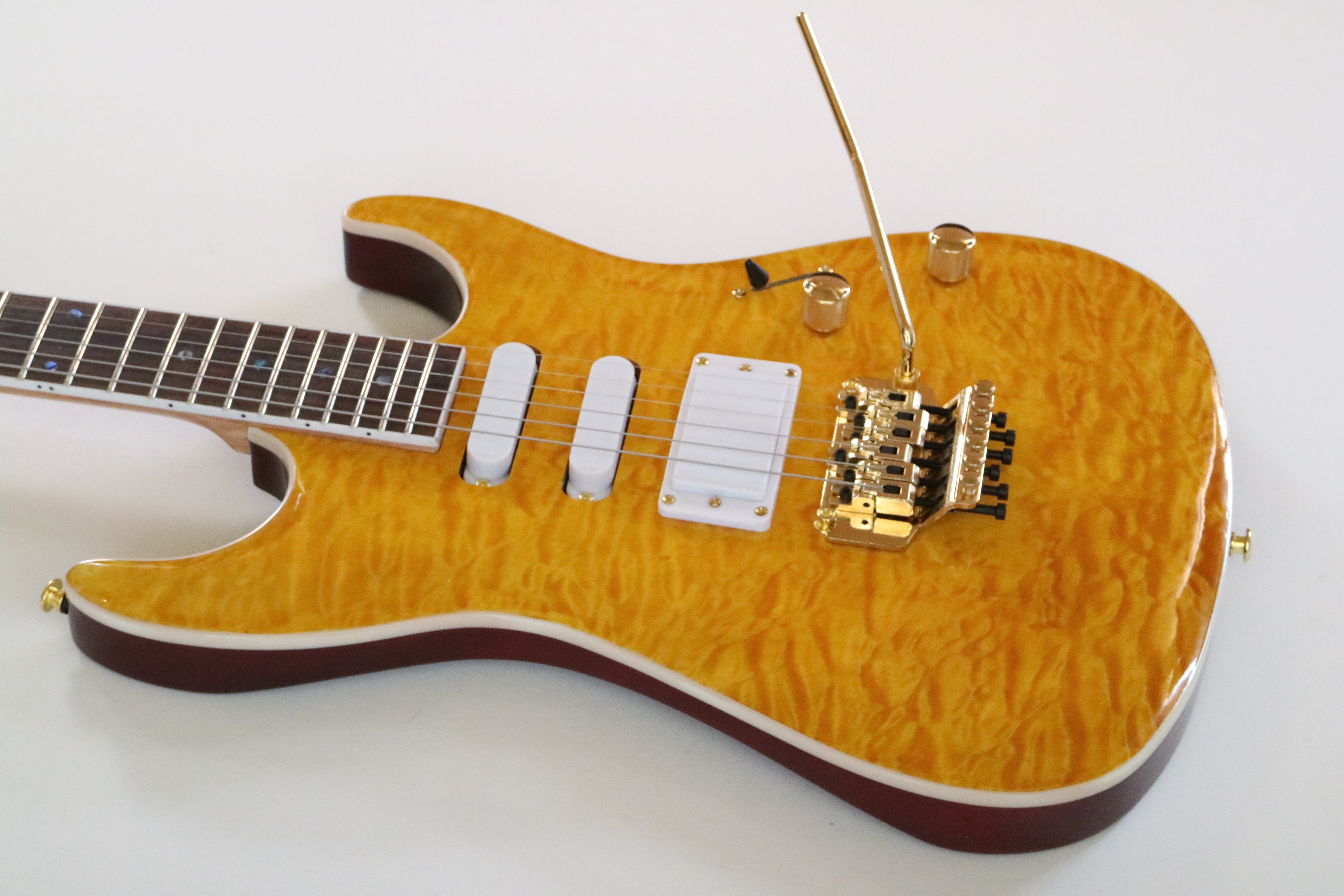 Afanti Customized Sh Mahogany Body with Quilted Maple Veneer Electric Guitar