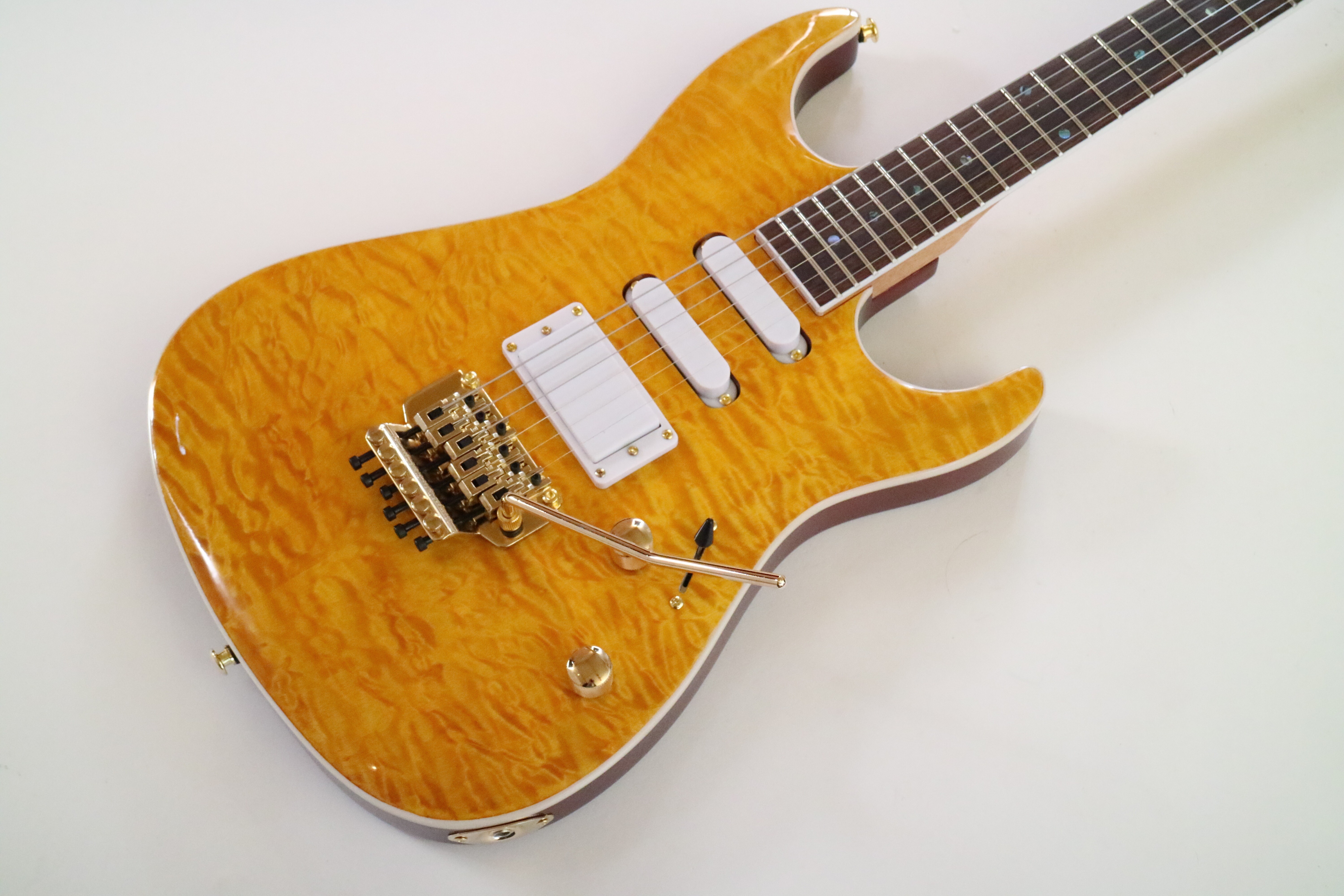 Afanti Customized Sh Mahogany Body with Quilted Maple Veneer Electric Guitar