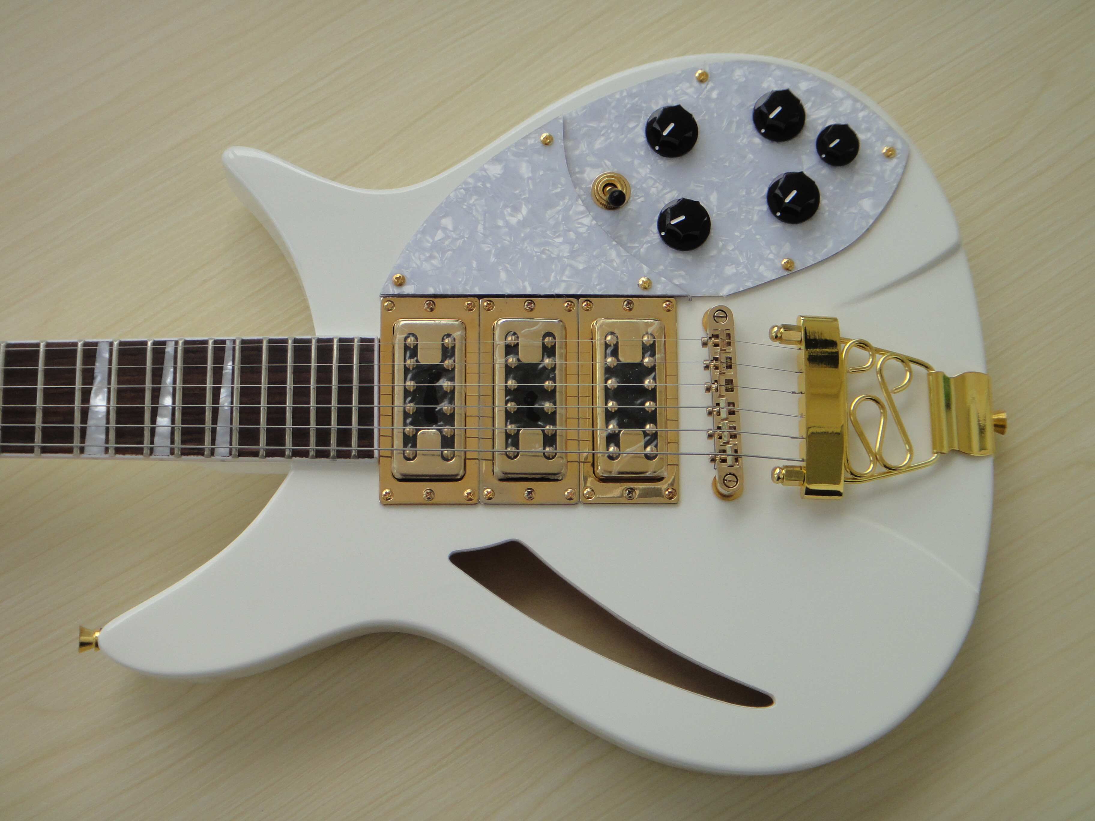 Afanti Customized Rick Style Mahogny Body Electric Guitar