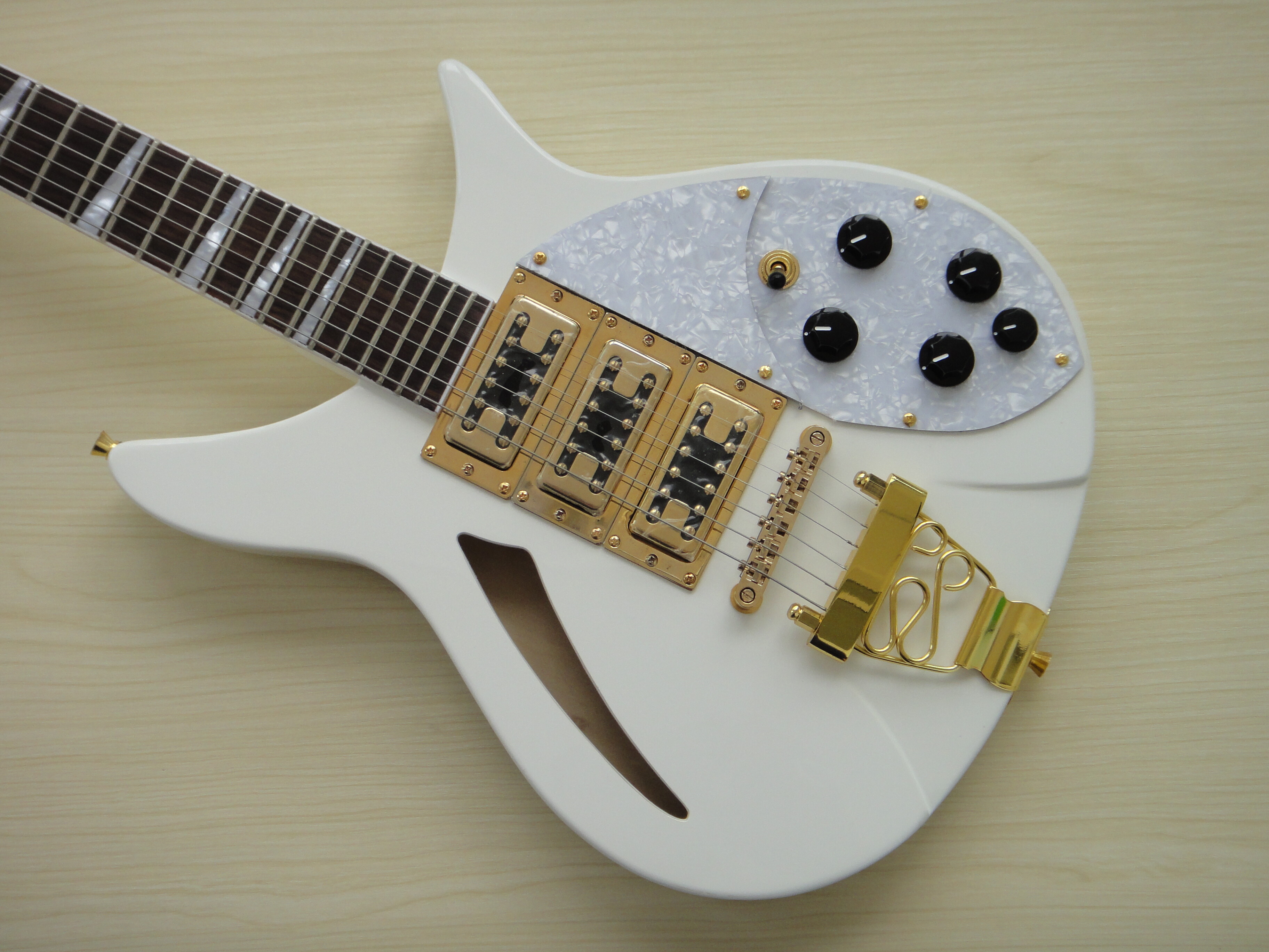 Afanti Customized Rick Style Mahogny Body Electric Guitar