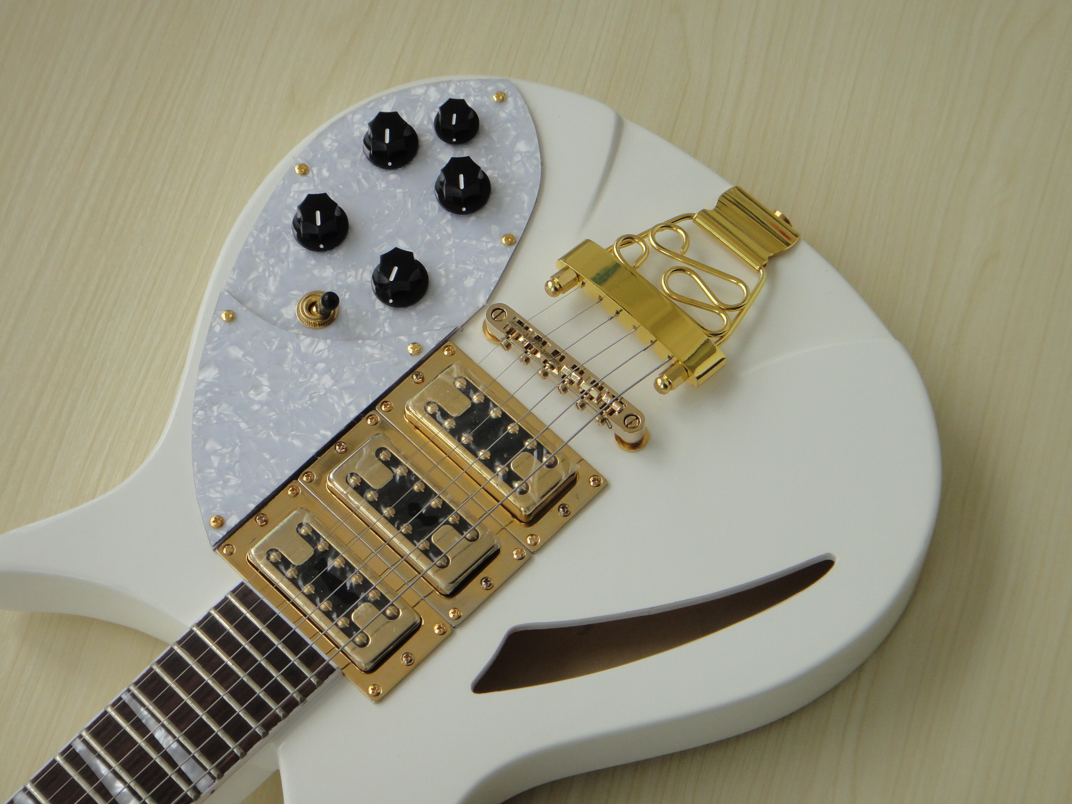 Afanti Customized Rick Style Mahogny Body Electric Guitar