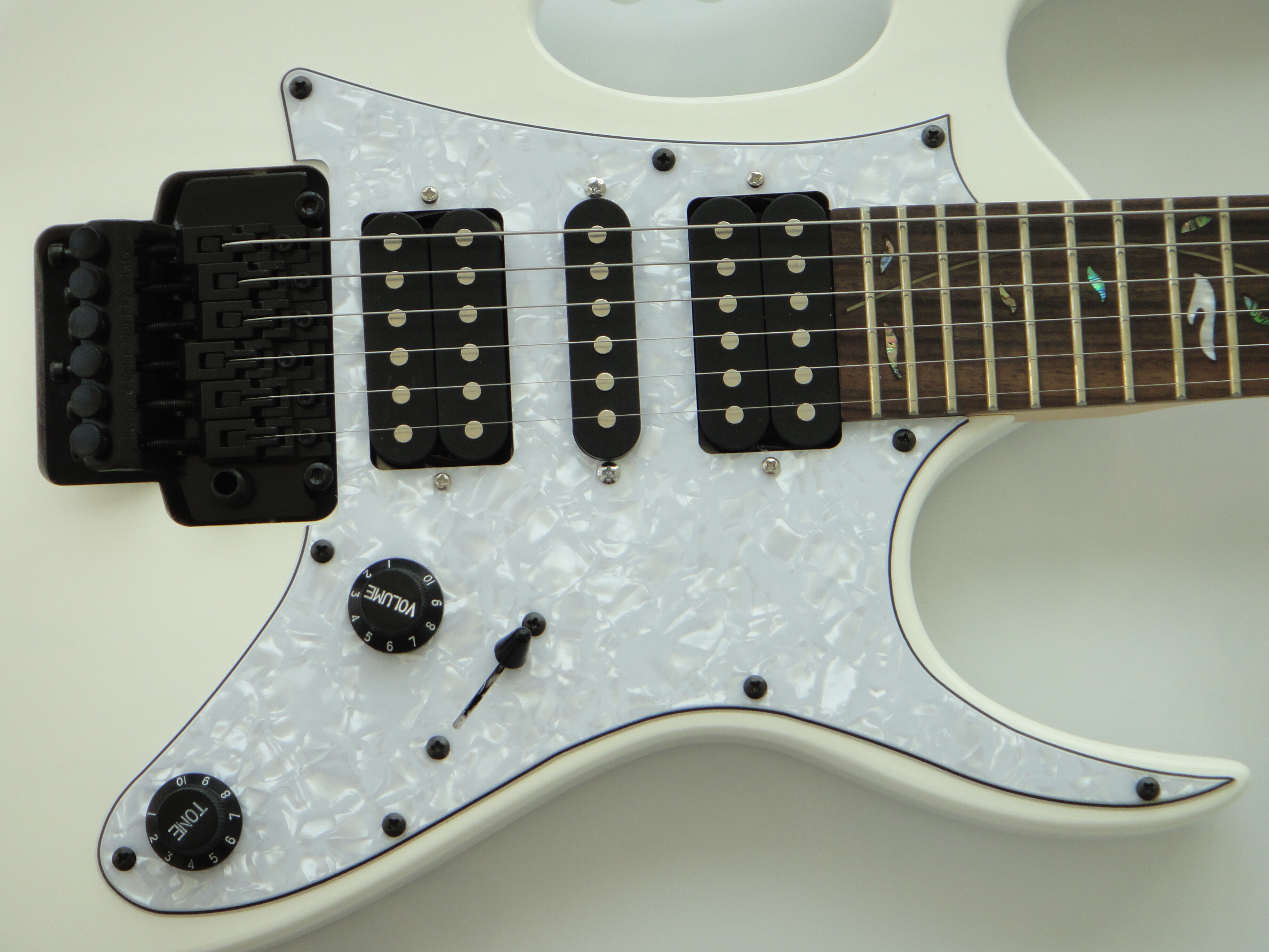 Afanti Customized Bolt On Maple Neck Basswood Body Electric Guitar