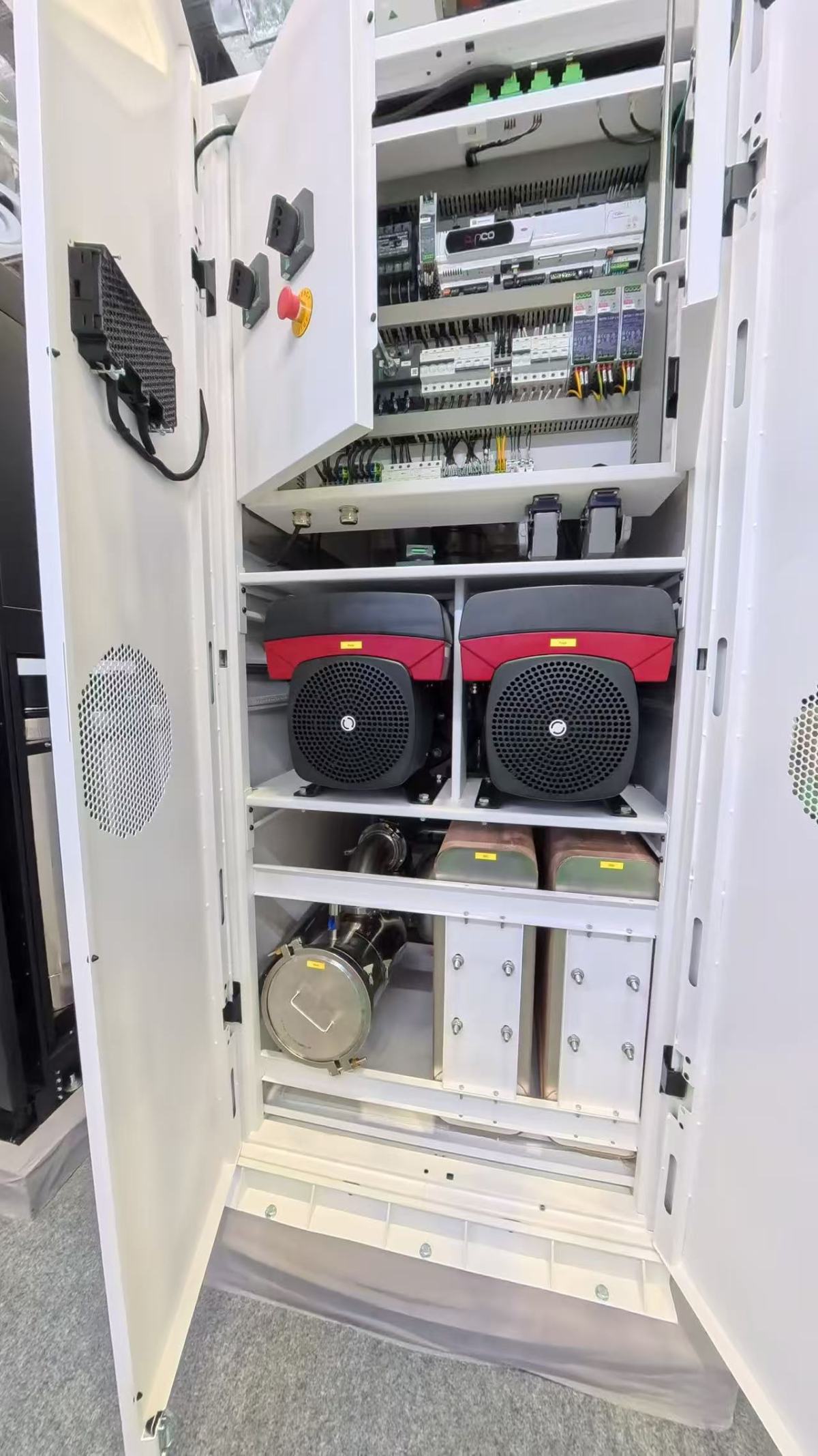 1761229285839990264400080896.jpg AmpLink Tech Corp. Showcases Advanced Liquid Cooling Solutions at Data Centre World Asia 2025