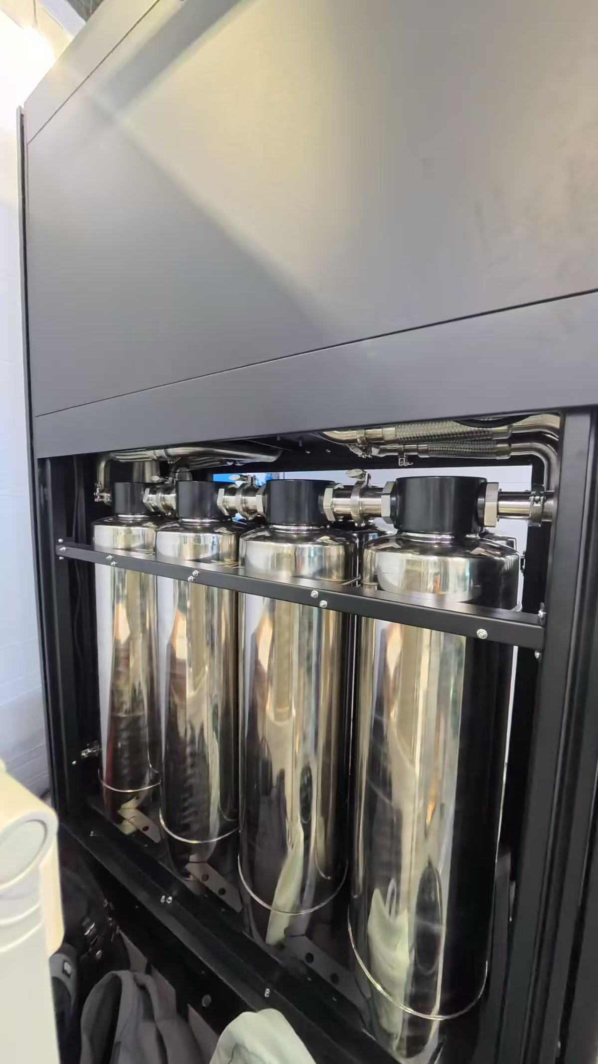 1761229287839990273187147776.jpg AmpLink Tech Corp. Showcases Advanced Liquid Cooling Solutions at Data Centre World Asia 2025