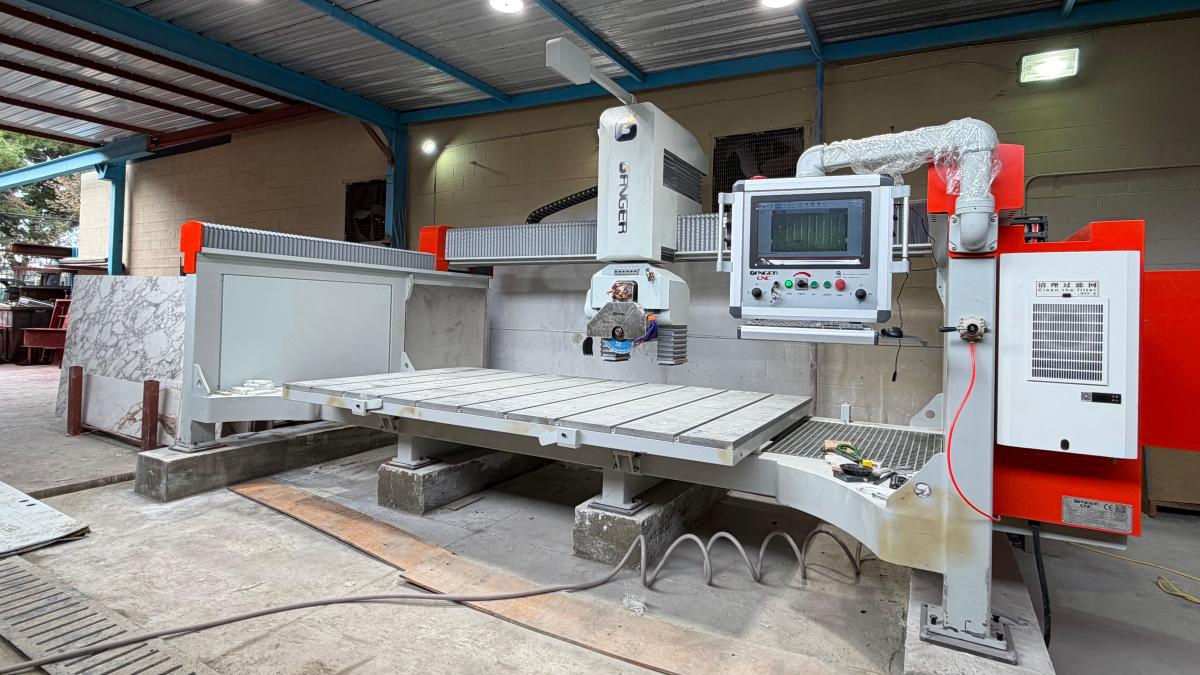 Installation et formation sur site de la machine CNC pour pierre terminées aux États-Unis, client très satisfait
