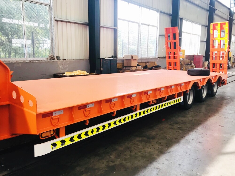 1.jpg Low bed semi trailer with ladder