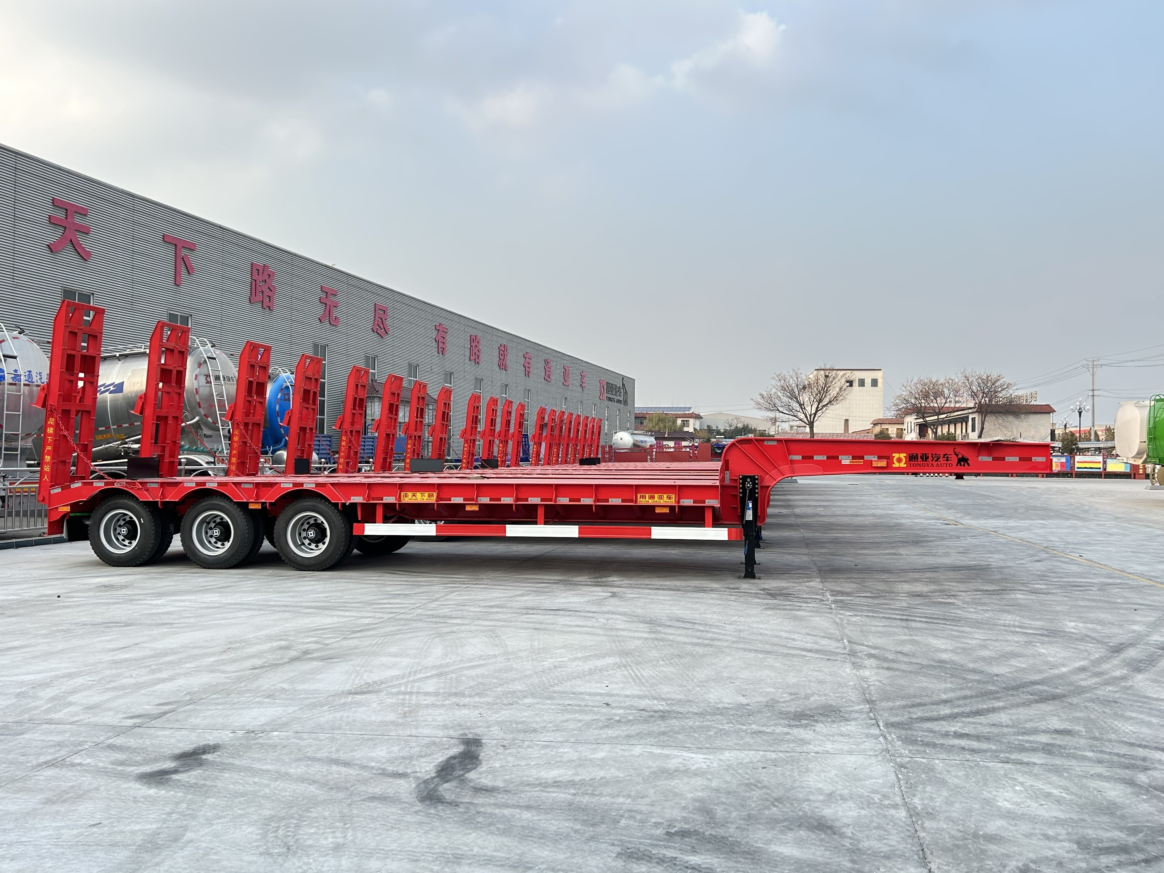 Low Bed Semi Trailer--Transportation of heavy machinery and equipment