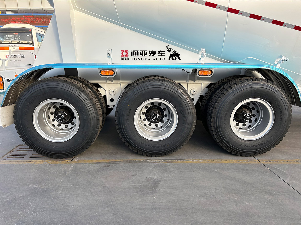 3 Axle 40T Bulk Cement Tanker Semi Trailer