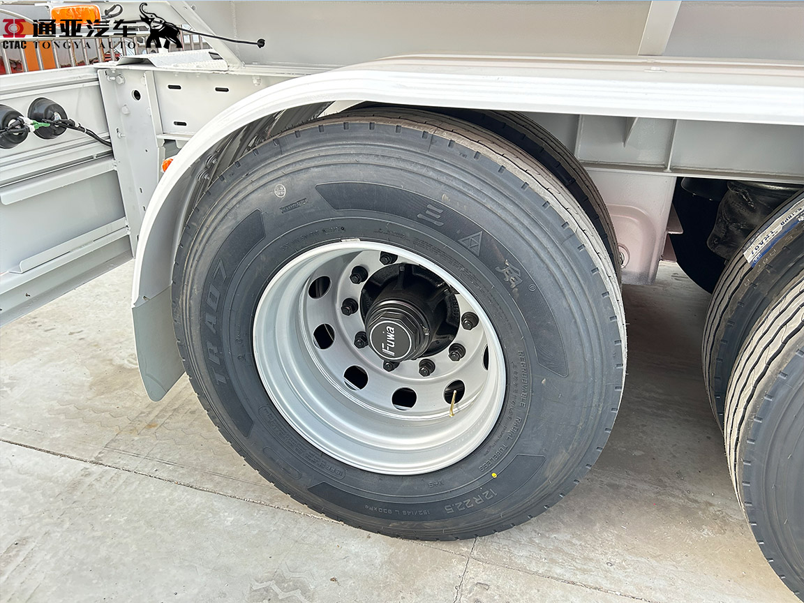 oil tanker3 3 Axle Fuwa Oil Tanker Semi Trailer