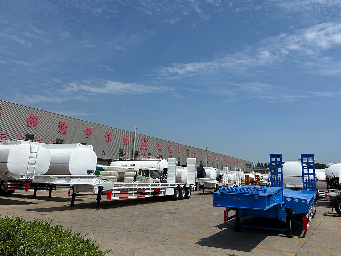 TONGYA Automobile manufactures low-bed semi-trailers tailored specifically to you—offering professional customization services.