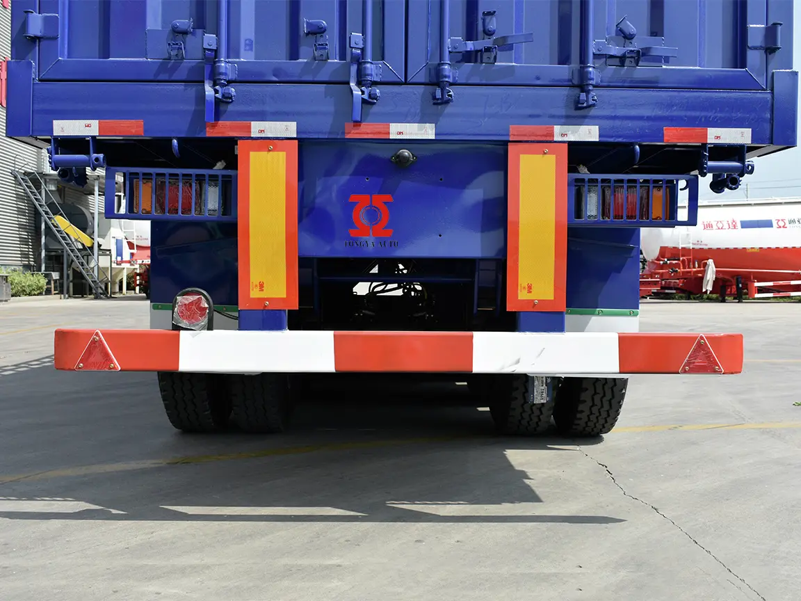 Semi-remorque à ridelles grillagées pour le transport de marchandises en vrac, 4 essieux