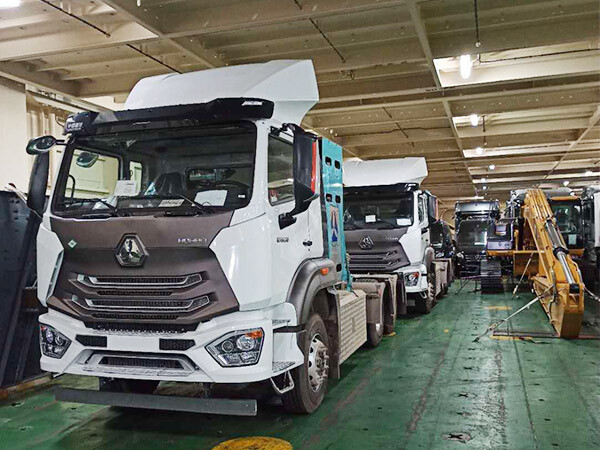 Heavy truck intelligent muck truck delivery ceremony.jpg Heavy truck intelligent muck truck delivery ceremony