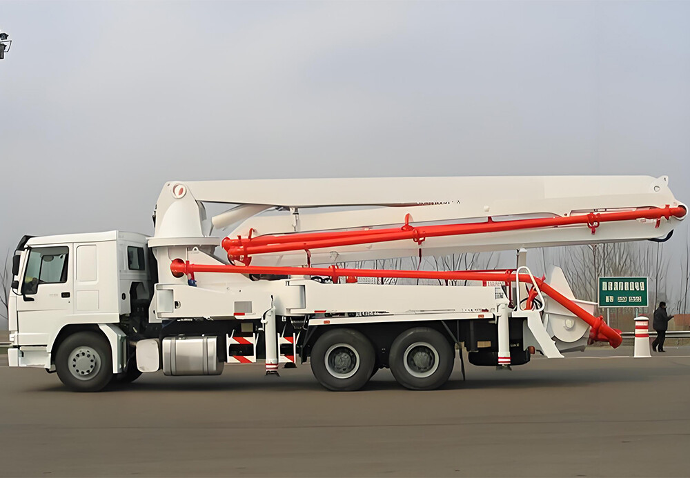 SINOTRUK HOWO 6X4 CONCRETE PUMP TRUCK