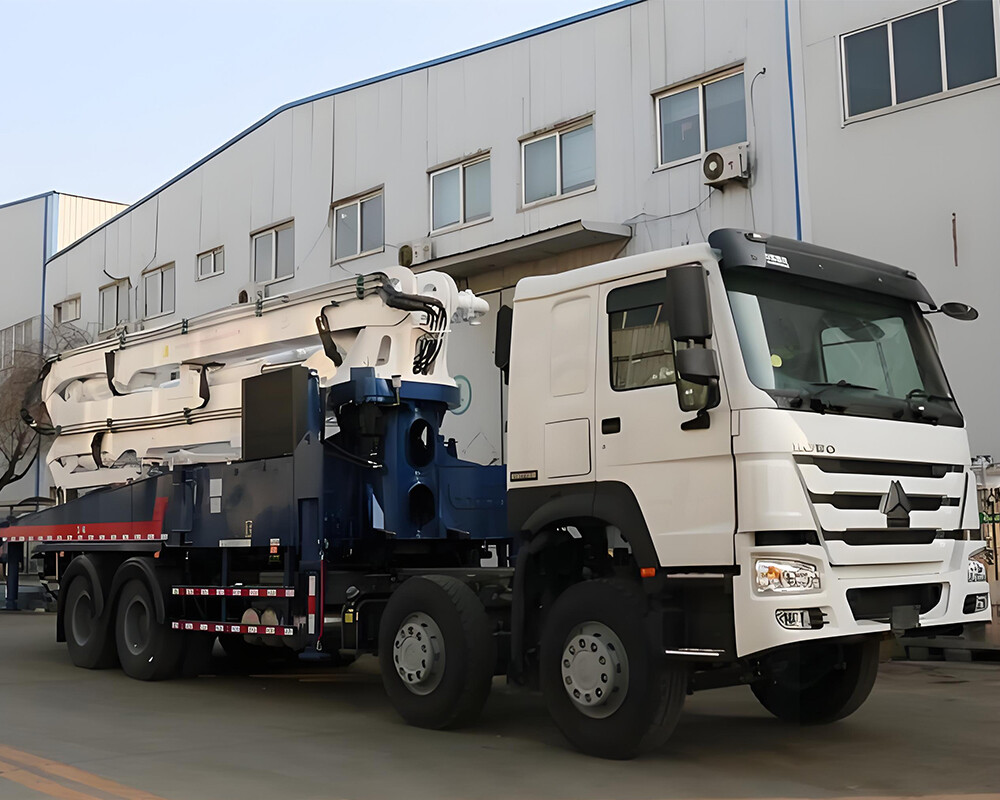 SINOTRUK HOWO 8X4 CONCRETE PUMP TRUCK