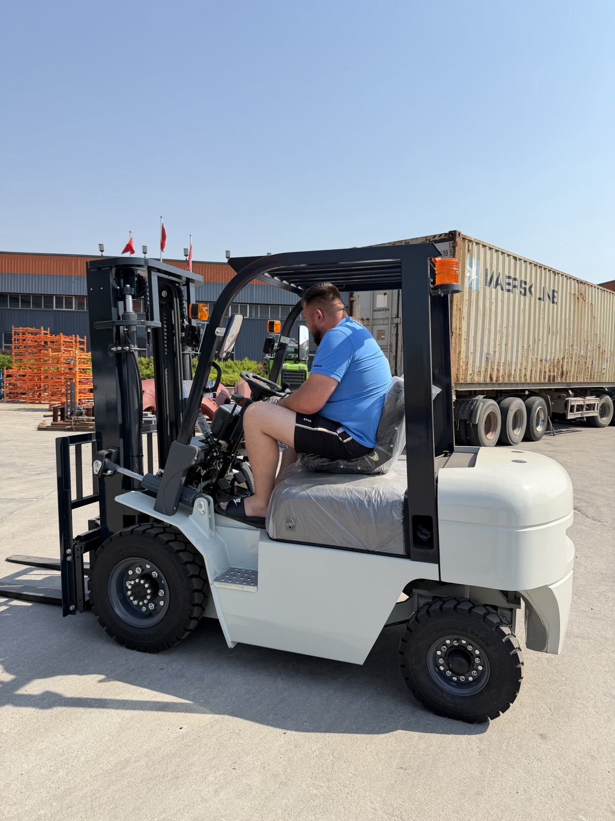 微信图片_20260603090621_141_4 Client Visit to RAISO Factory: Exploring Forklifts, Tractors, and Lawn Mowers for Future Cooperation