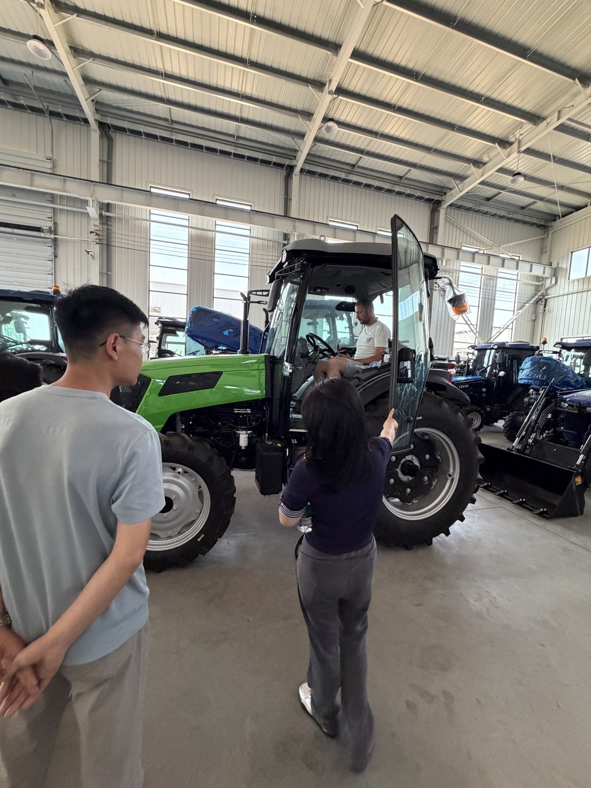 微信图片_20260603091245_173_4 Client Visit to RAISO Factory: Exploring Forklifts, Tractors, and Lawn Mowers for Future Cooperation