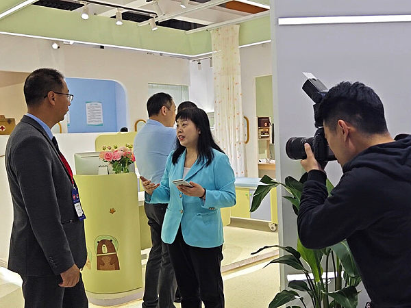 CEO Manager Luo gives a media interview to the government furniture procurement tender magazine