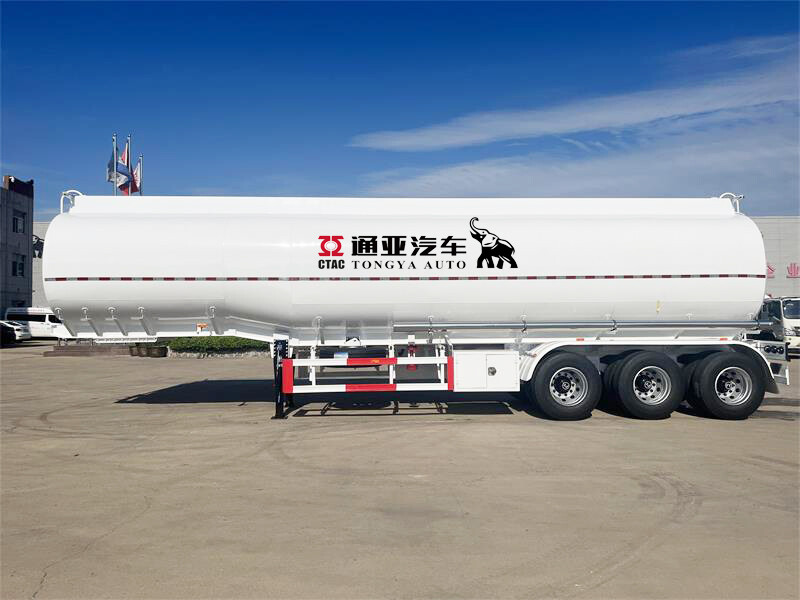 Semi-remorque pétrolière à 3 essieux