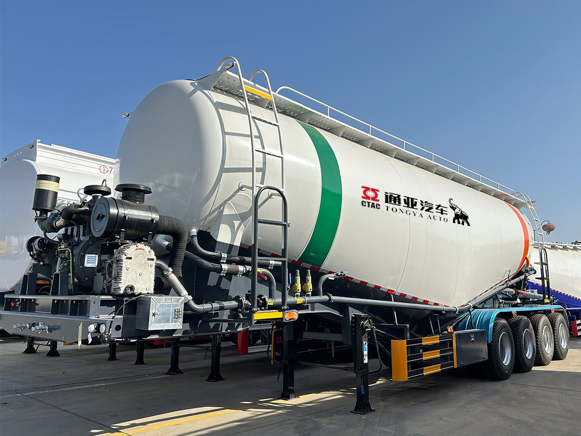 Semi-remorque citerne à poudre 4 essieux avec compresseur d'air et moteur diesel