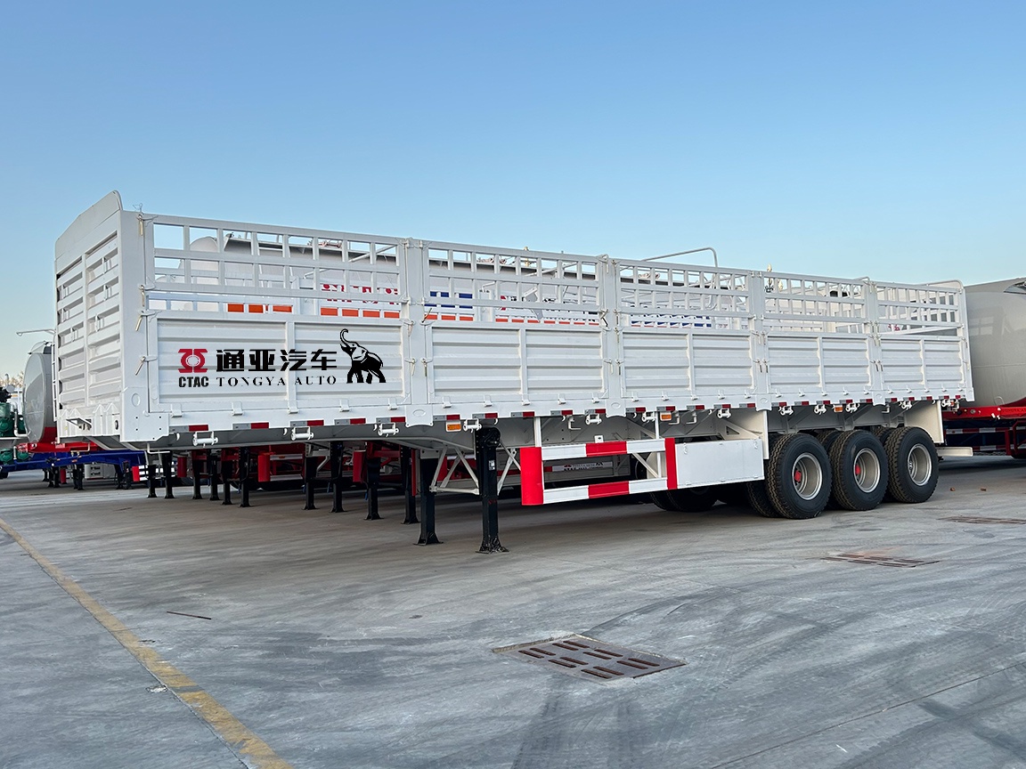 Semi-remorque à clôture pour le transport de vrac 40T