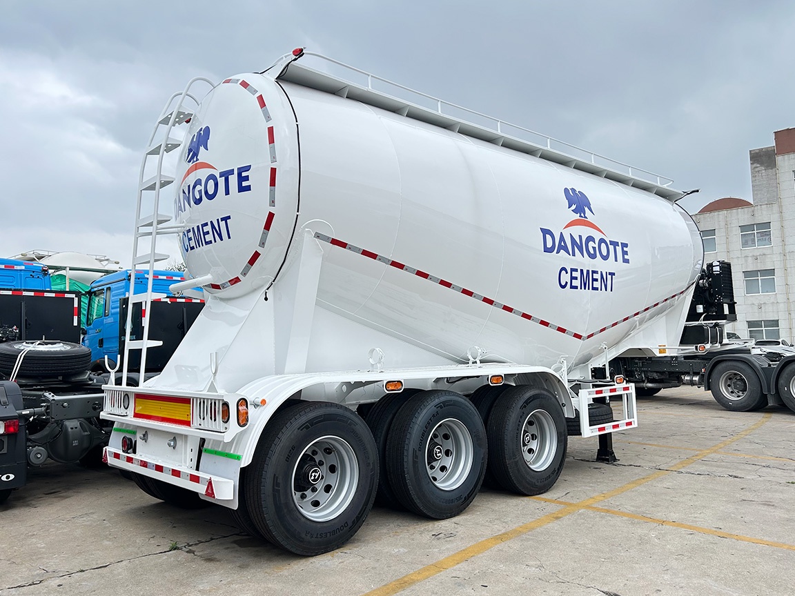 bulk cement tanker semi trailer2 Semi-remorque citerne à ciment en vrac à 3 essieux à vendre