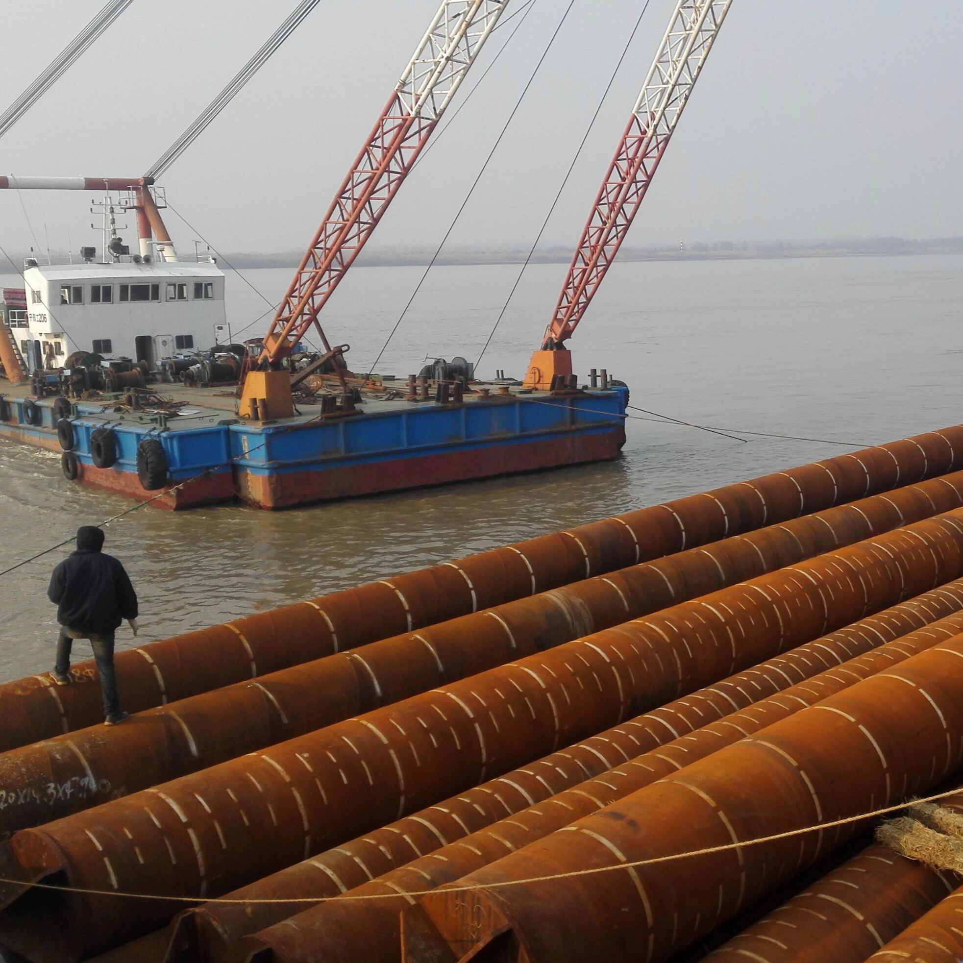 Steel pipe pile is a basic engineering material composed of steel pipe, tongue and groove, tongue and groove pin, etc., which has a wide range of application scenarios and unique performance characteristics. The following is a detailed introduction to ste