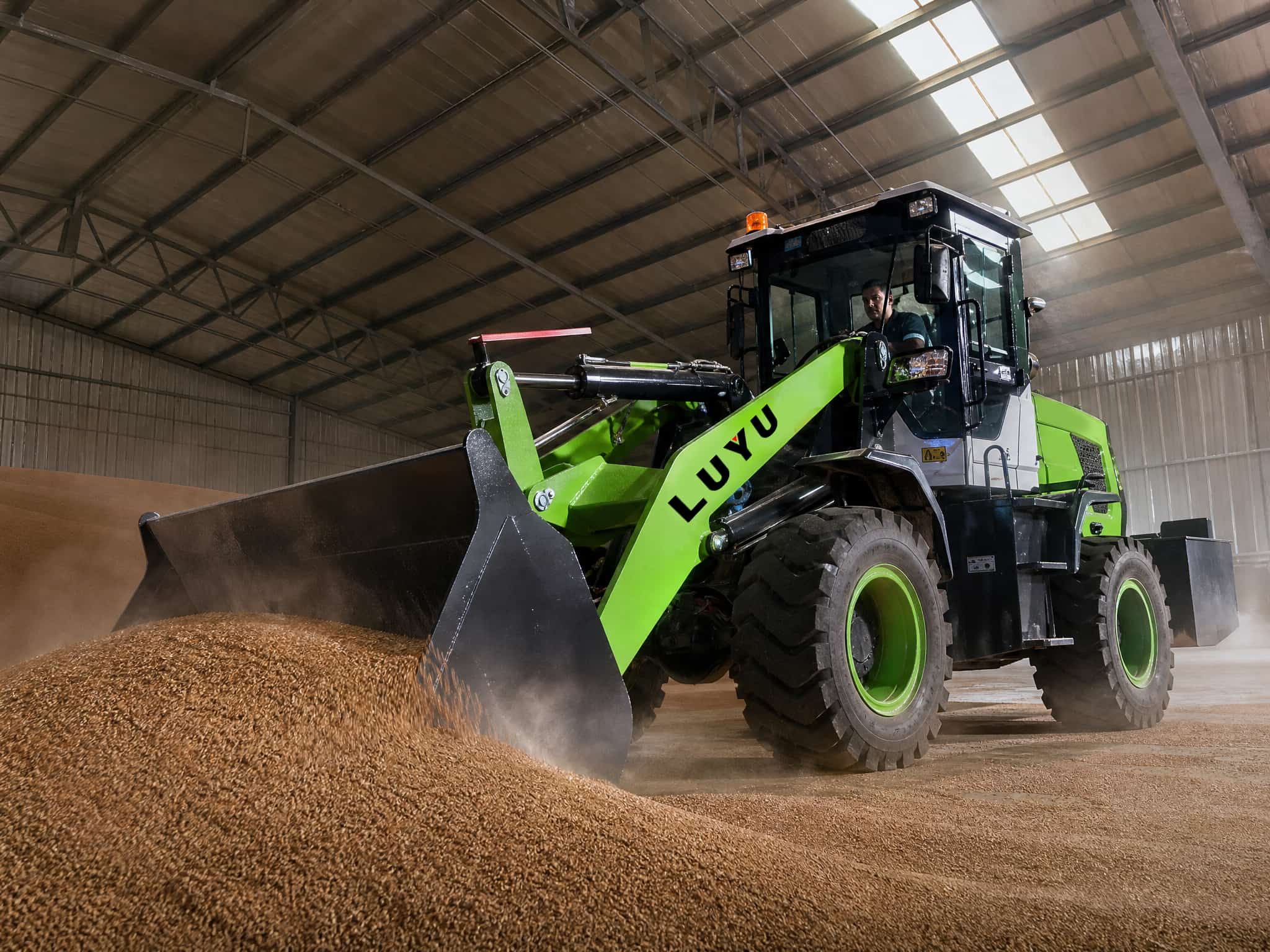Grain Bucket vs Standard Bucket: How to Choose for Bulk Grain Loading