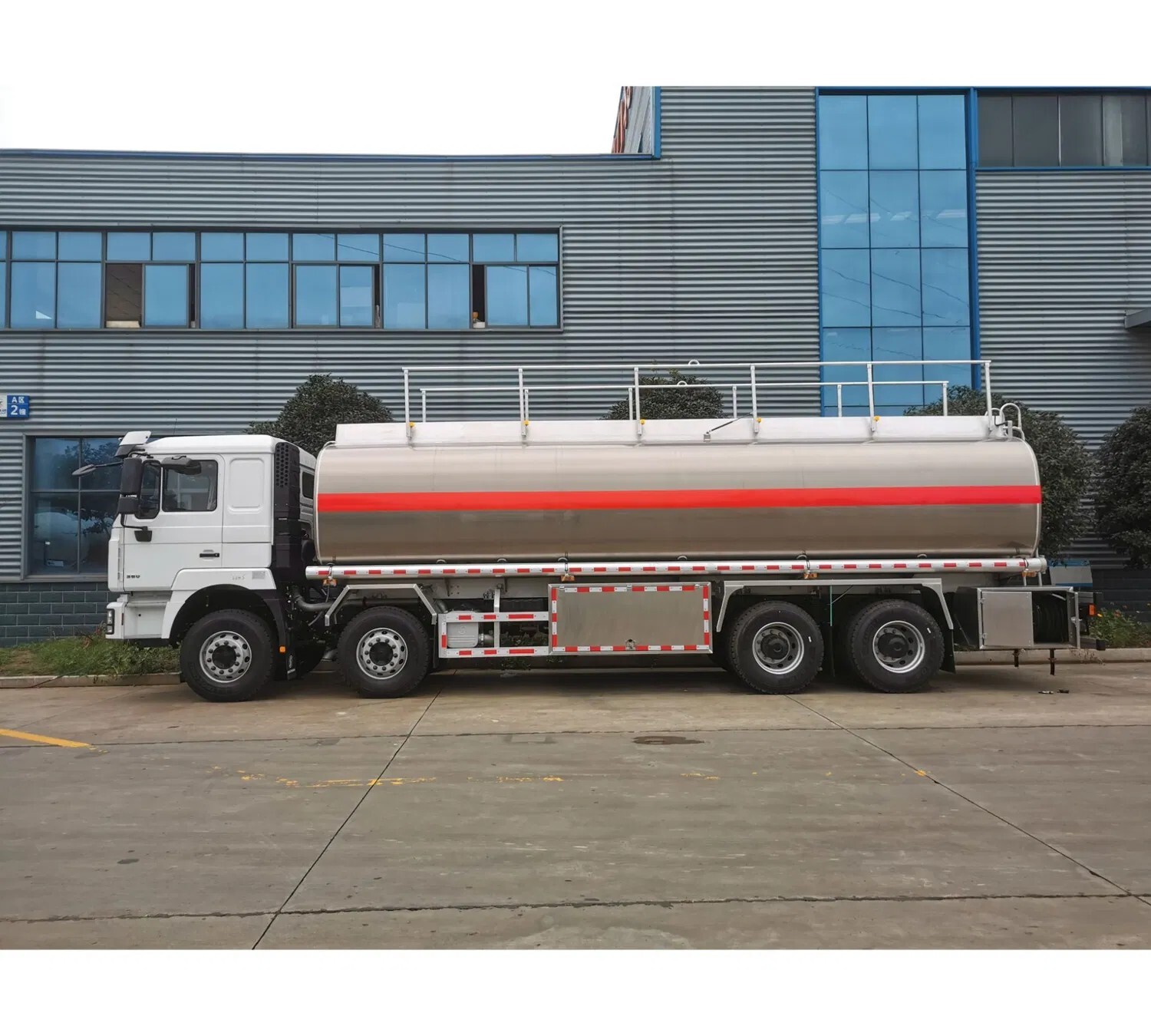 F3000 Oil tanker truck 8x4