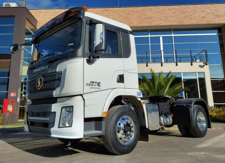 X3000 4x2 Tractor Truck