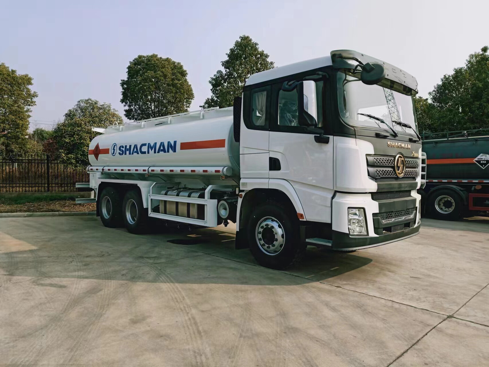 X3000 6X4 Oil Tanker Truck