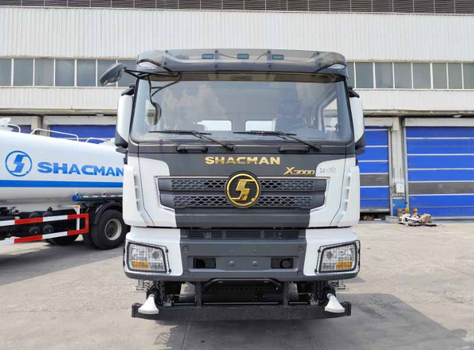 X3000 8X4 Sprinkler Tanker Truck