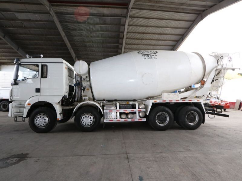 H3000 8X4 Mixer Truck