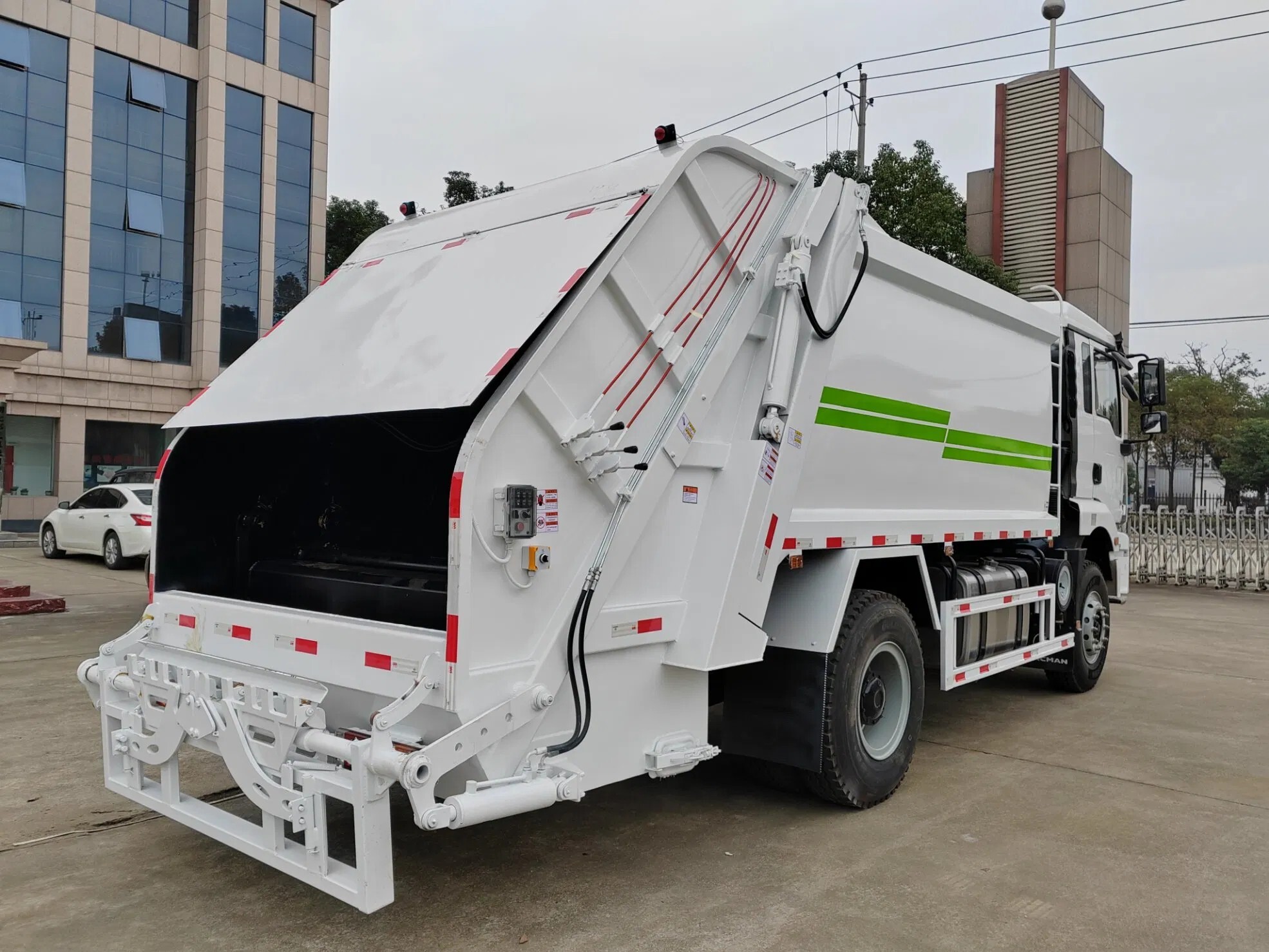 Camion compacteur d'ordures H3000 4×2