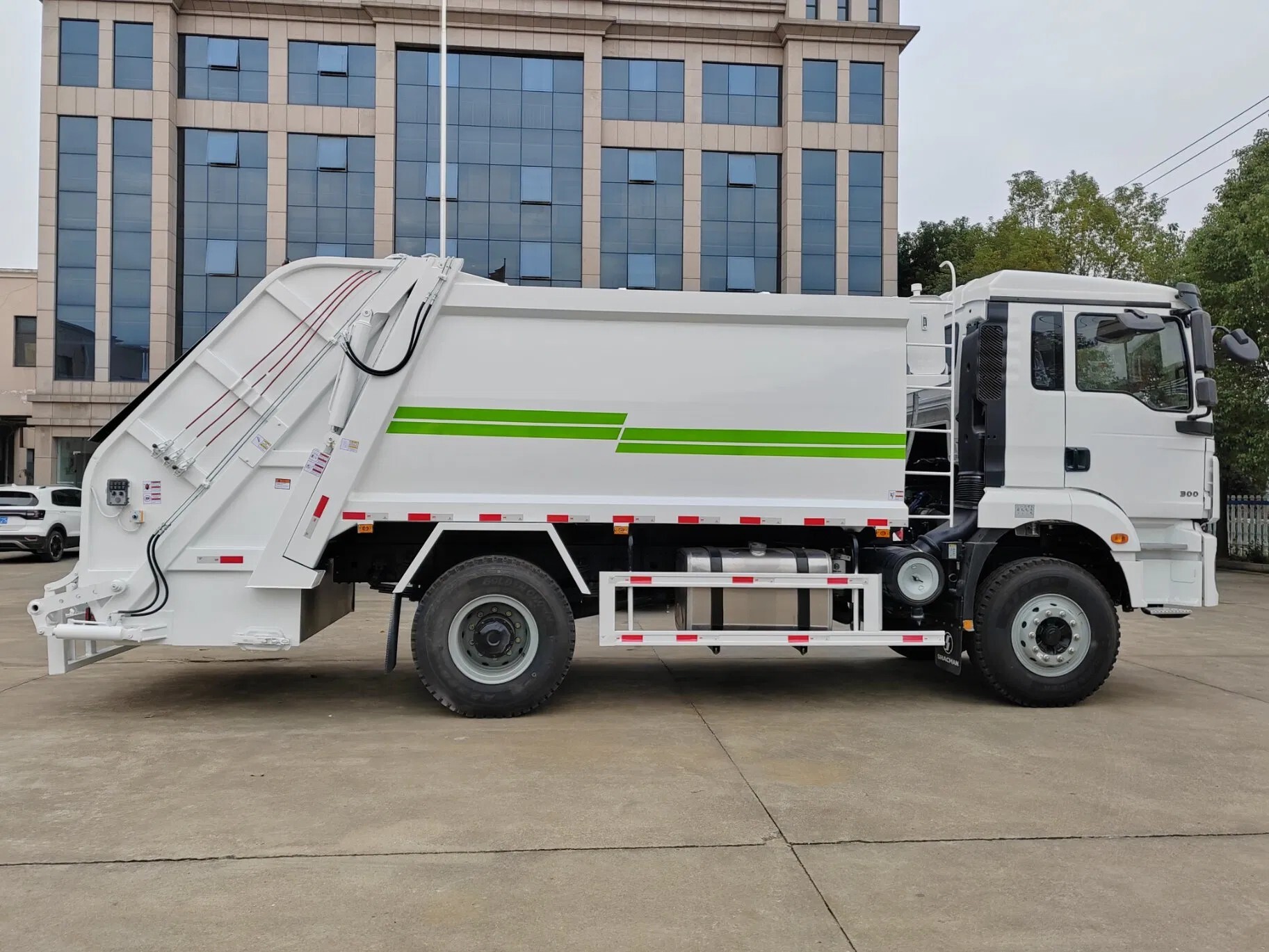 Camion compacteur d'ordures H3000 4×2