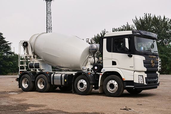 Camion malaxeur à béton X3000 8x4