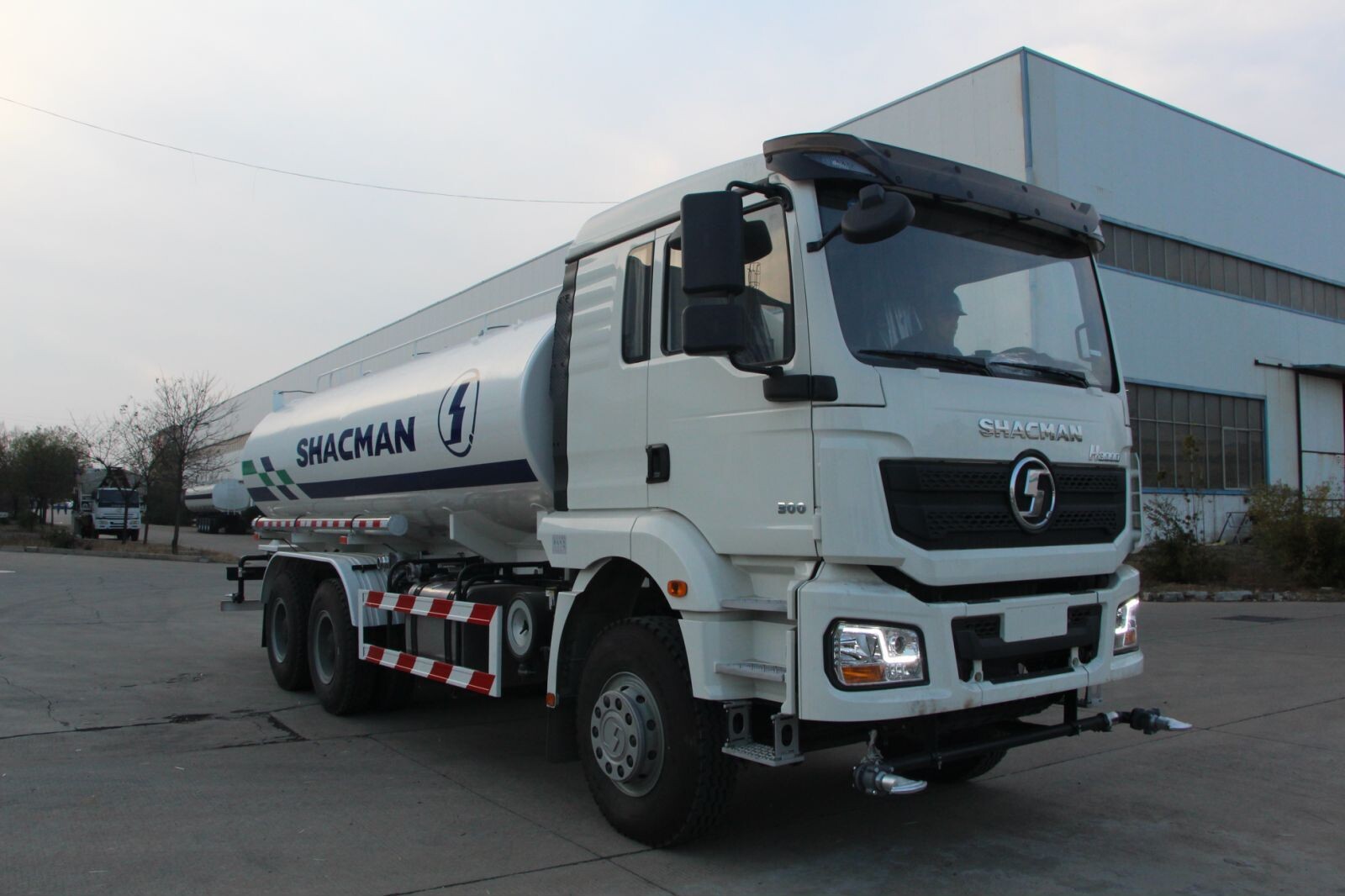 Camion d'arrosage H3000 6×4