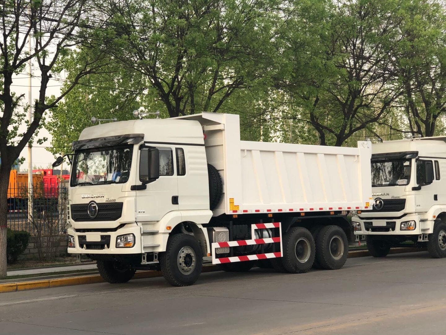 Camion à benne H3000 6X4