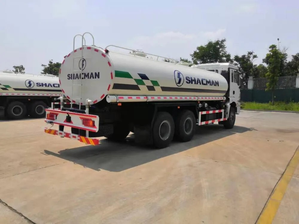 Camion d'arrosage H3000 6×4