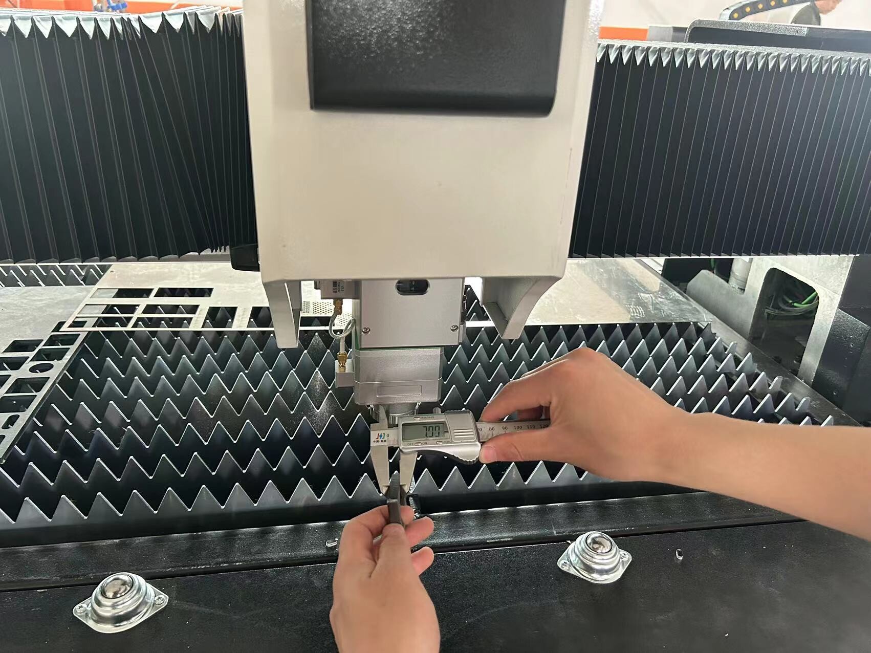 GXLASERqualitycontrol (5).jpg