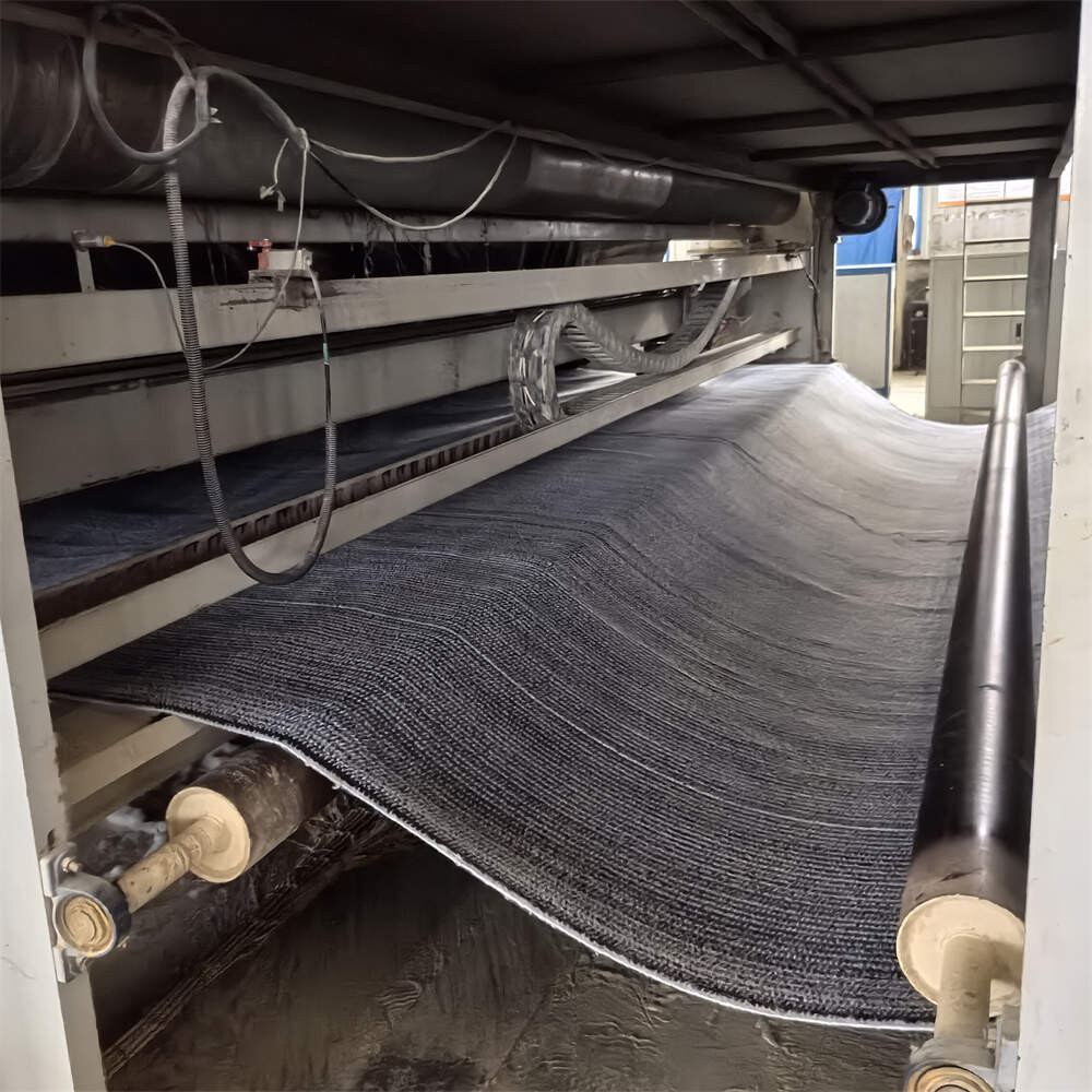 Revestimiento de arcilla geosintética compuesta